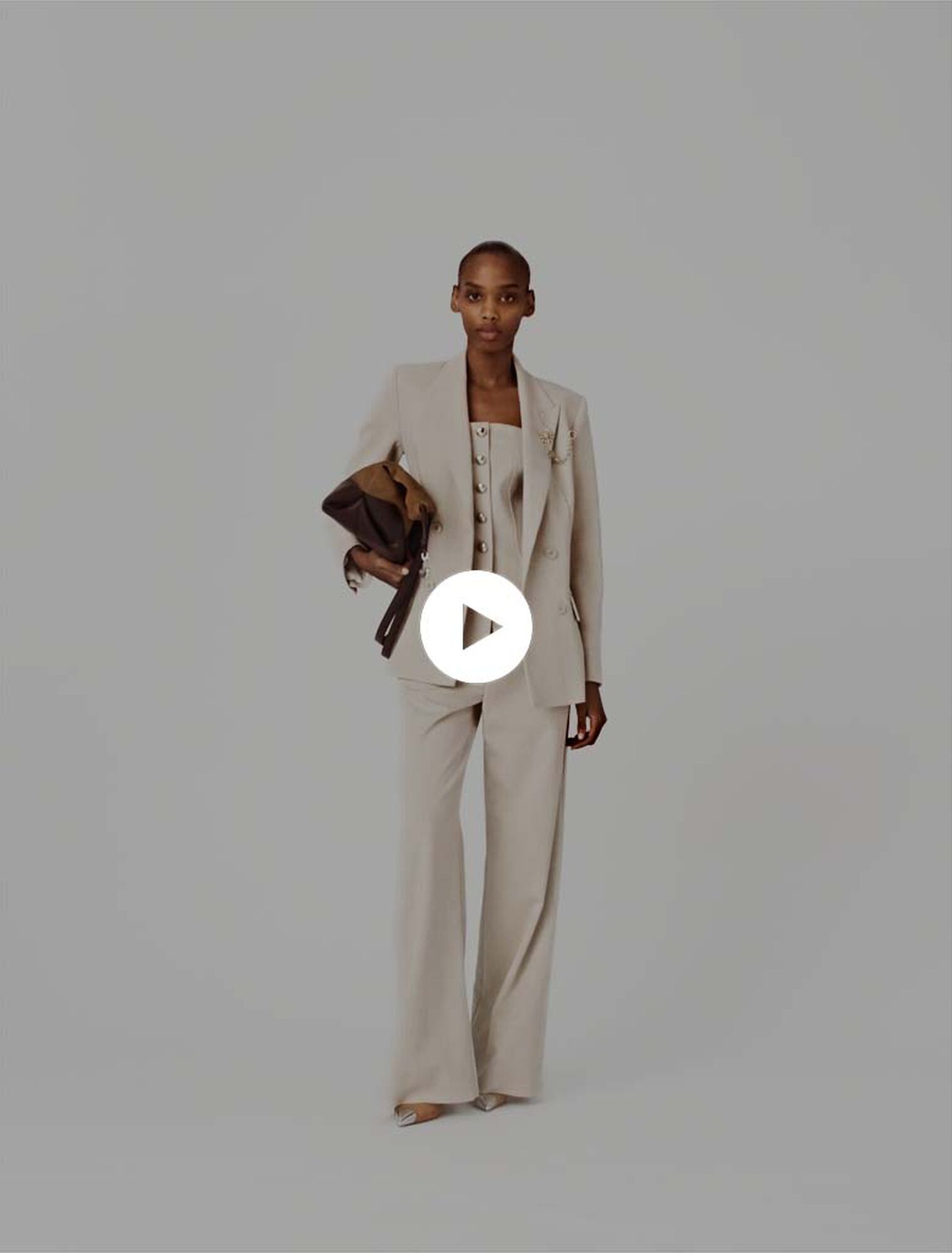 Giacca da tailleur con spilla