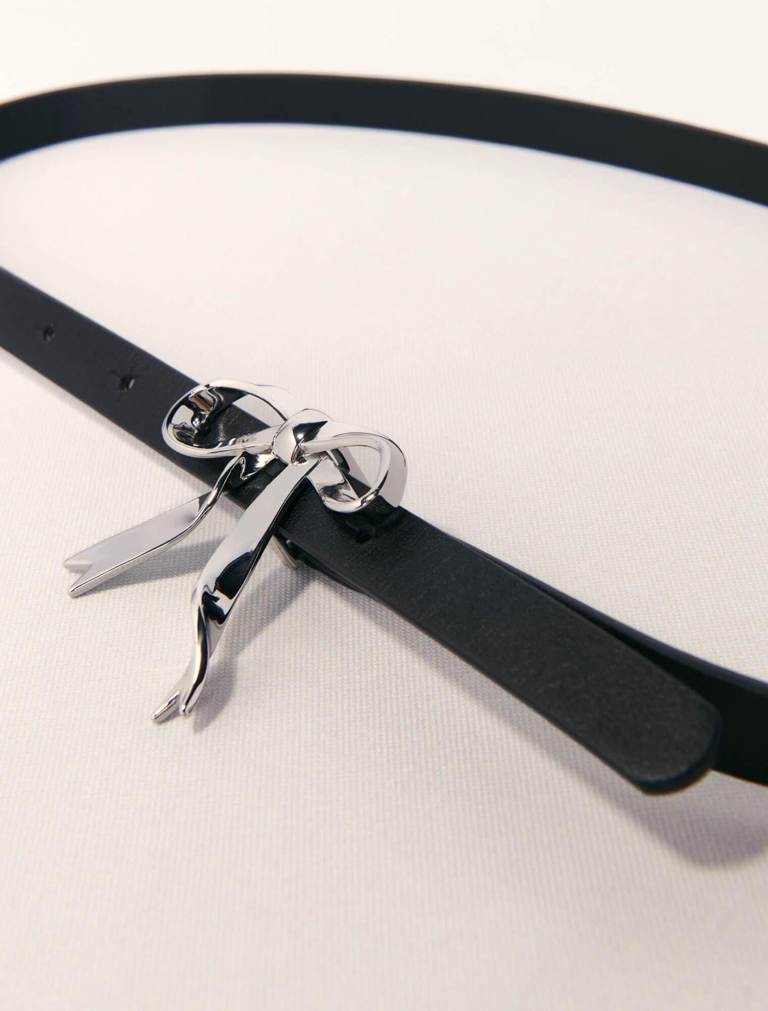 Cintura sottile in pelle con fiocco