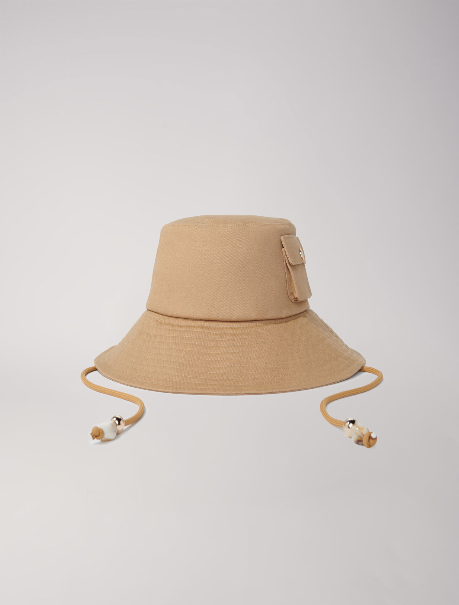 Bucket hat con laccetto e perline