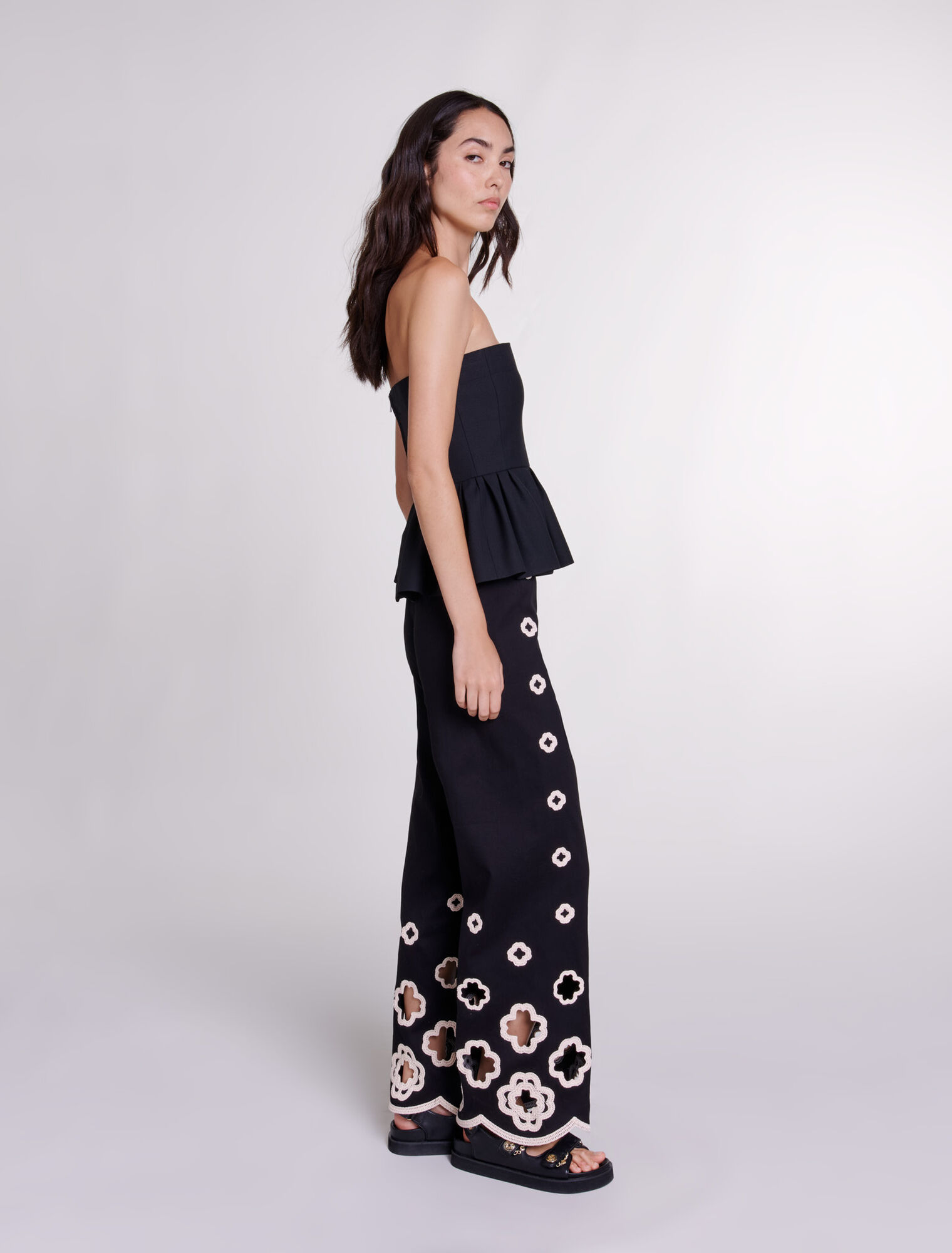 Pantaloni larghi in crochet
