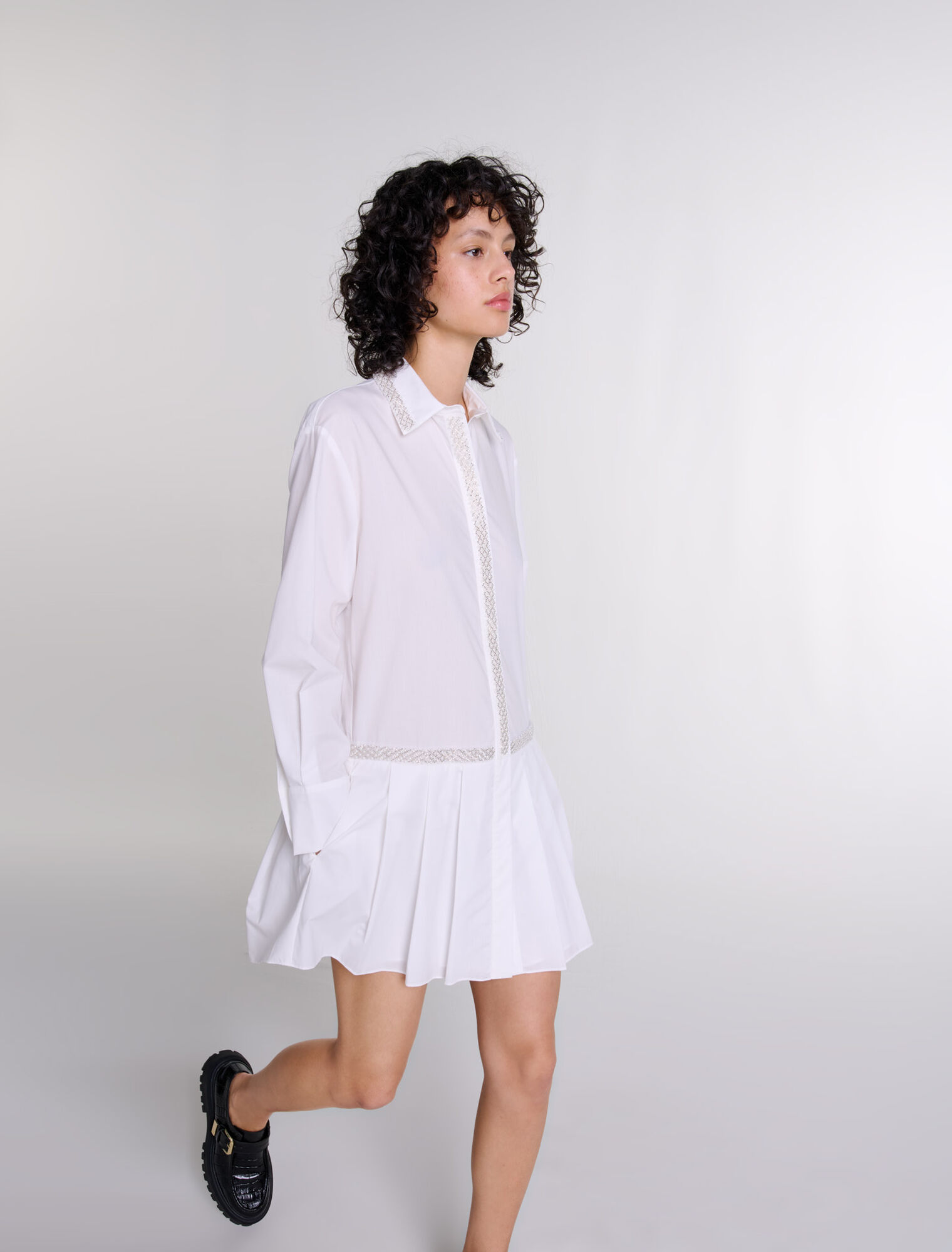Abito a camicia ornato con perline