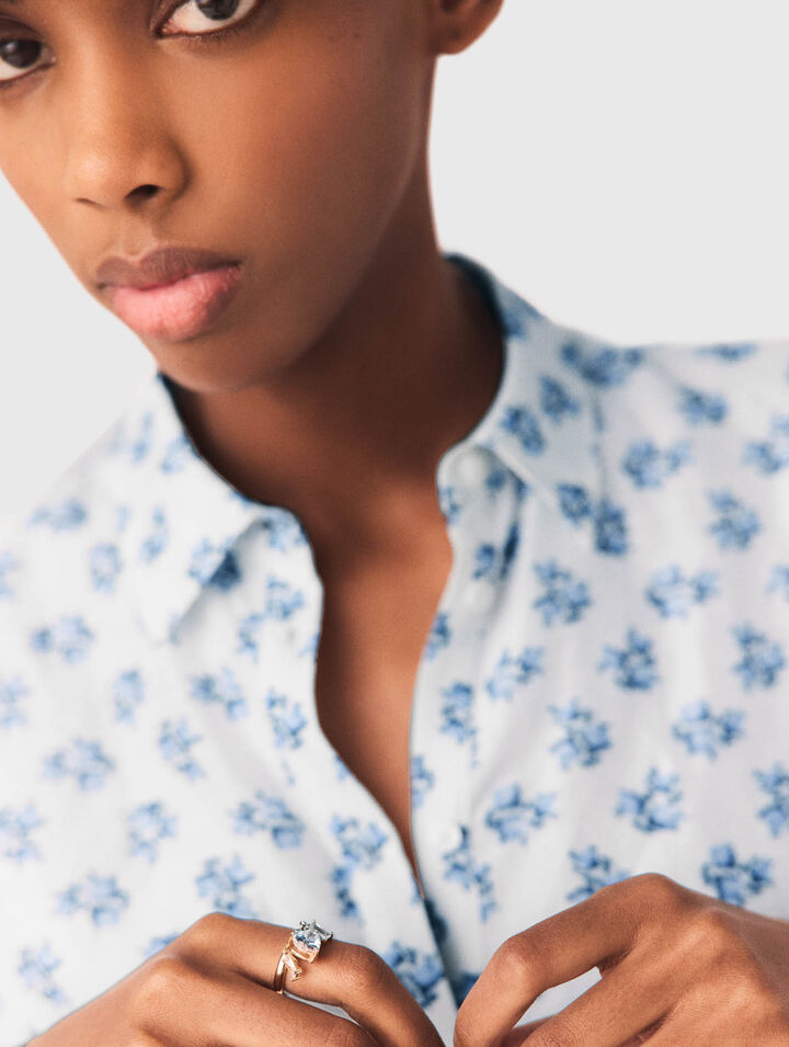 Anello d'oro con gioielli di strass