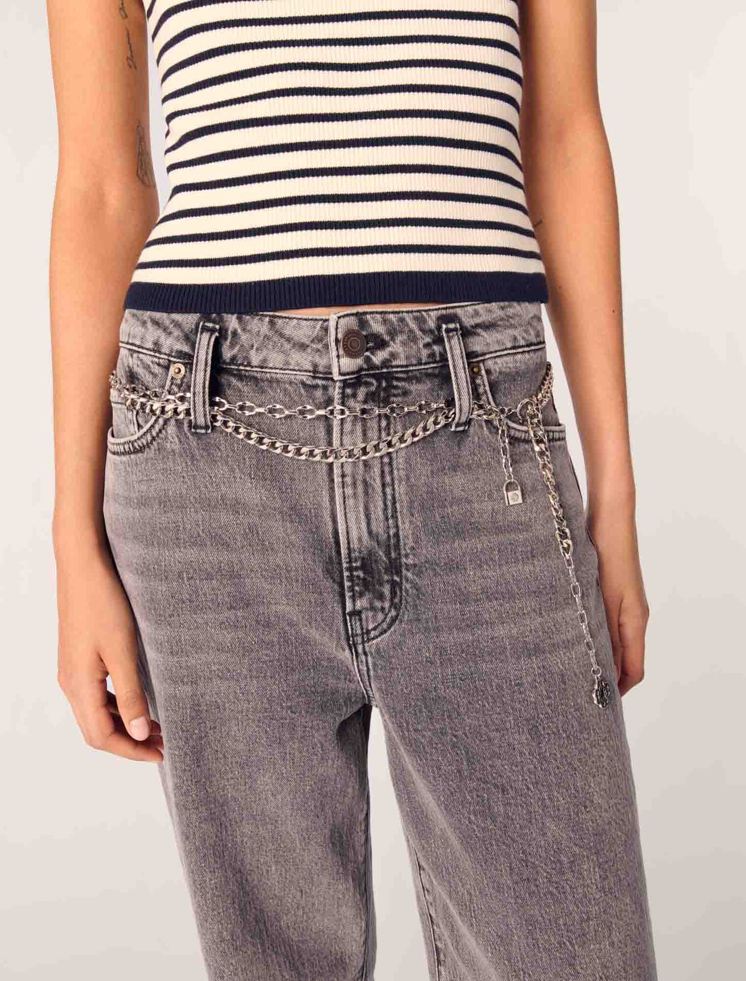 Jeans larghi e cintura a maglie