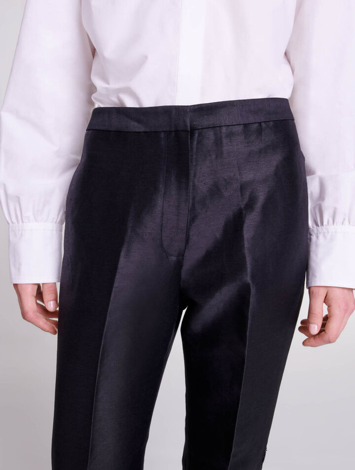 Pantaloni svasati e traforati