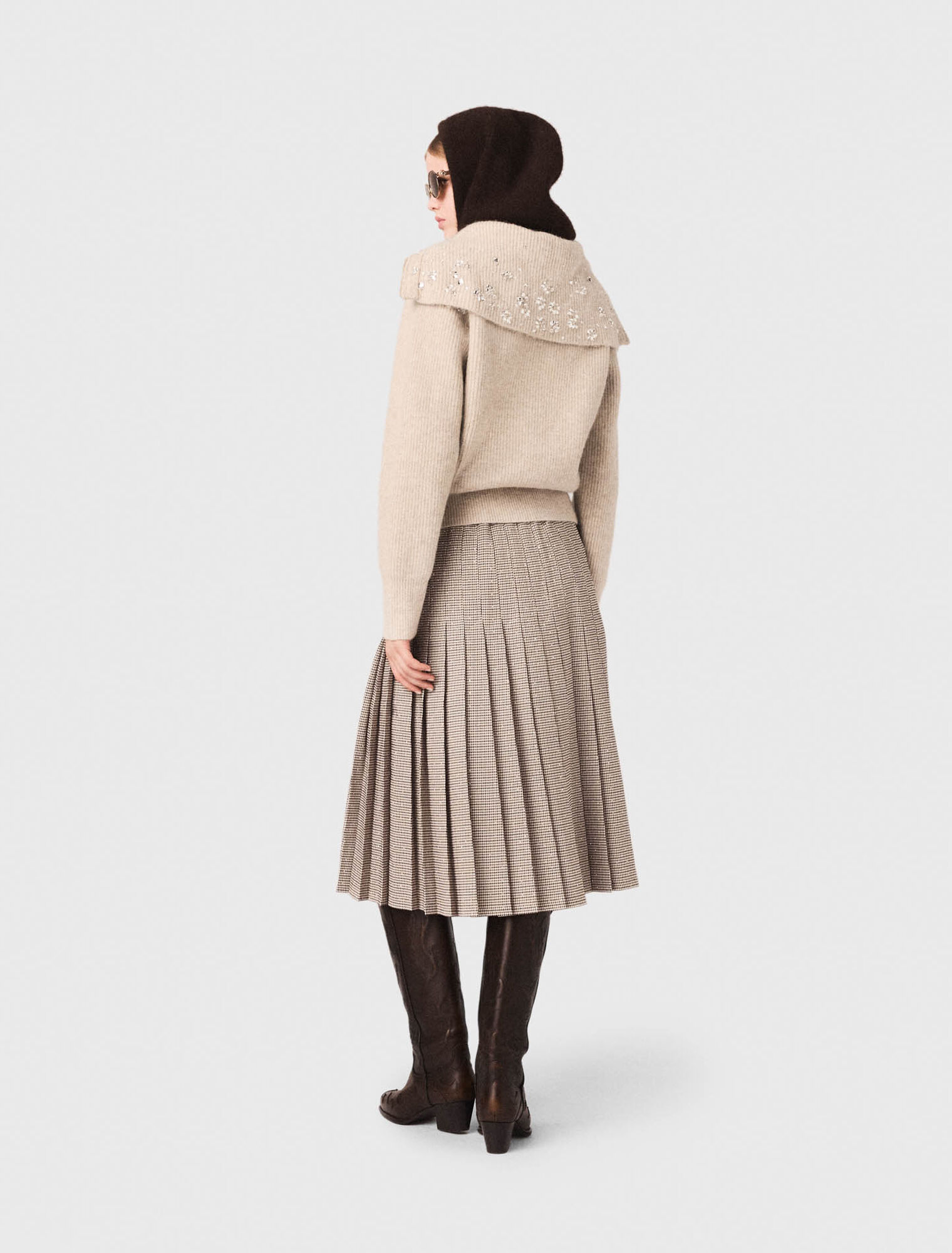 Pullover strassato con collo a mezza zip