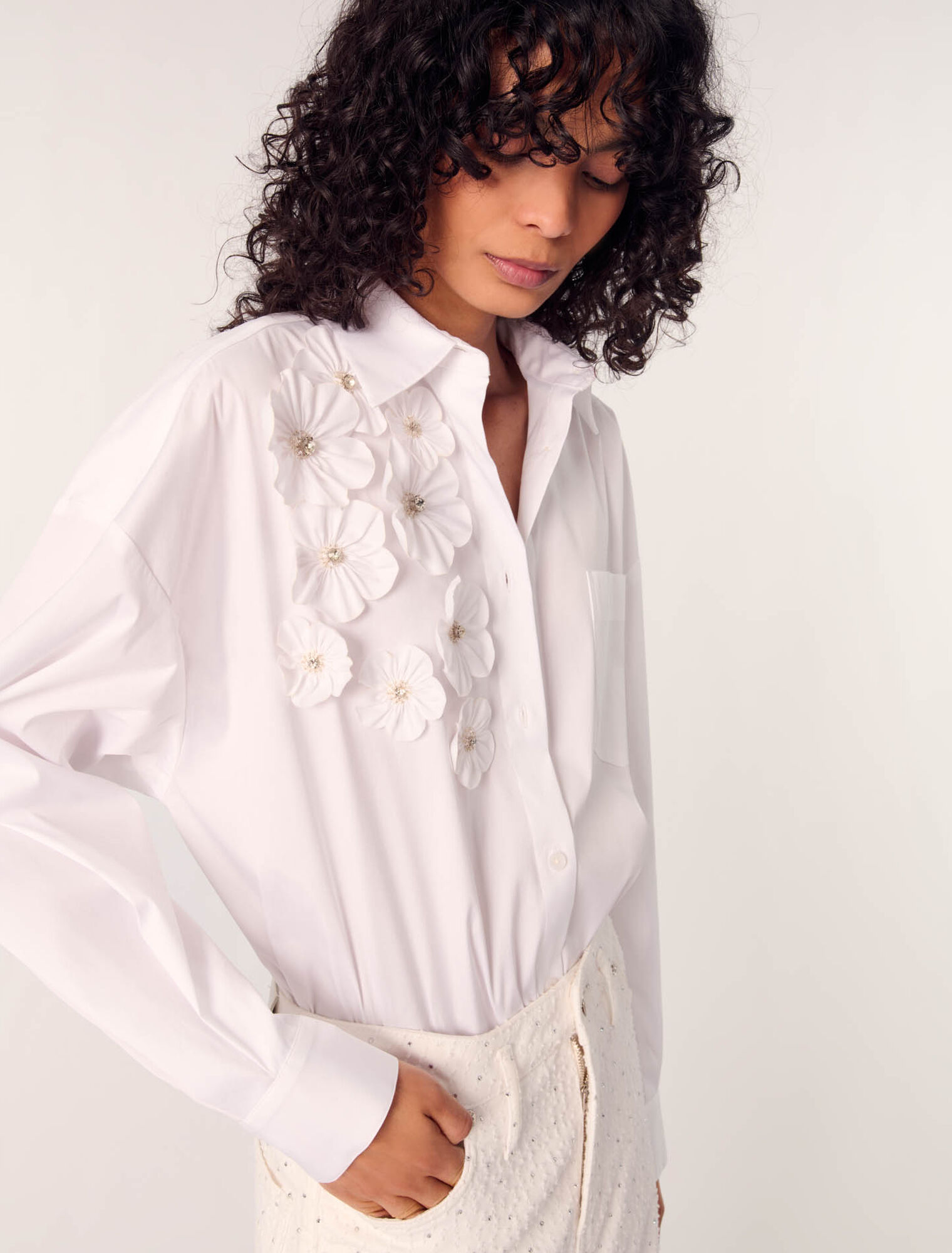 Camicia lunga ricamata a fiori