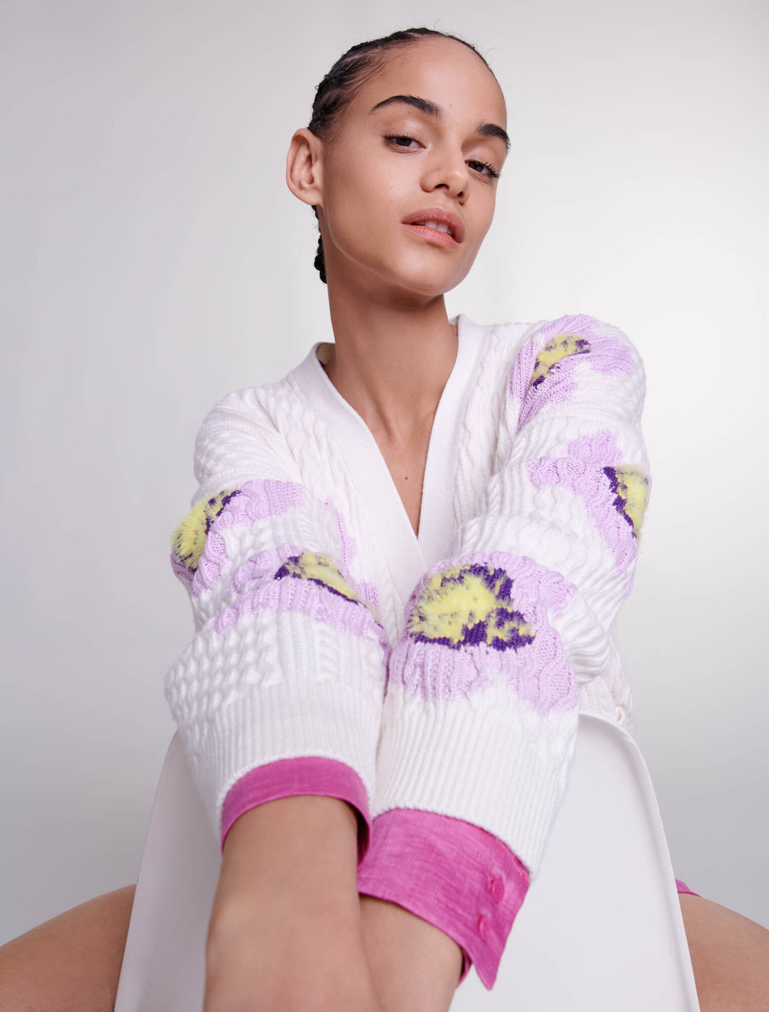 Cardigan in maglia ornato di fiori