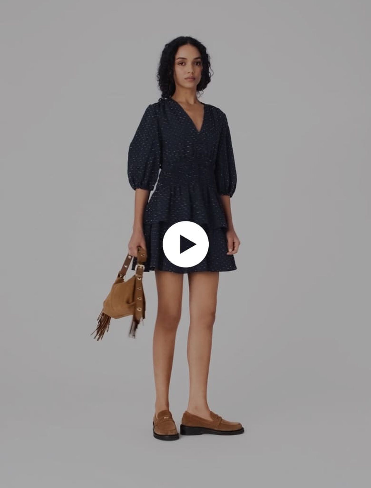 Abito con volant e strass