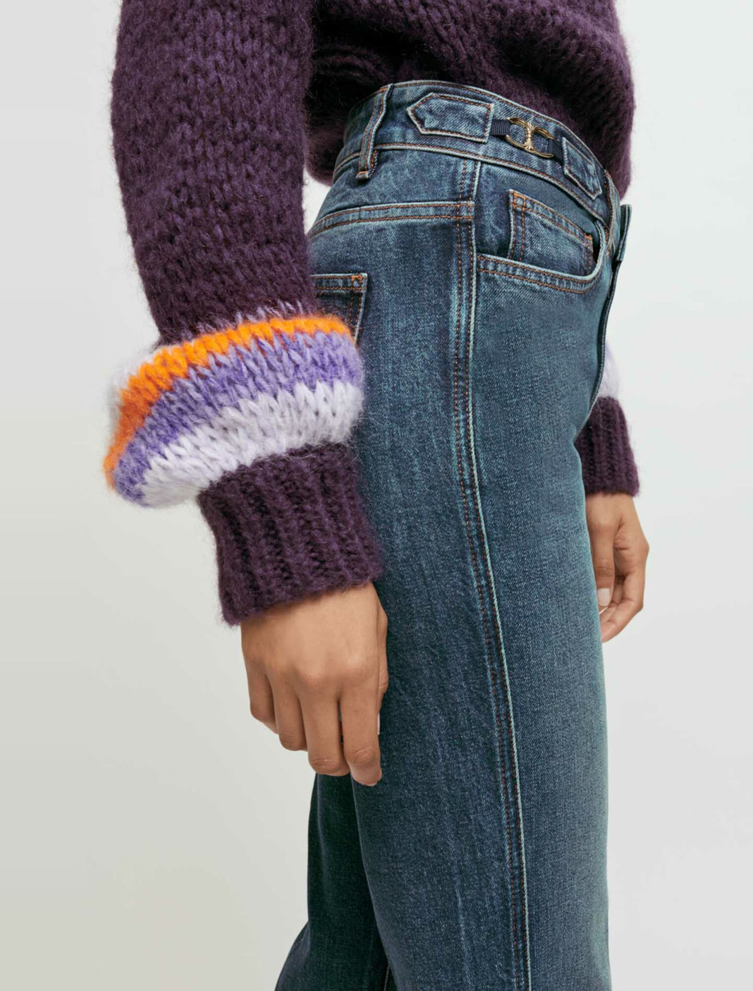 Jeans a base gamba svasata con morsetti