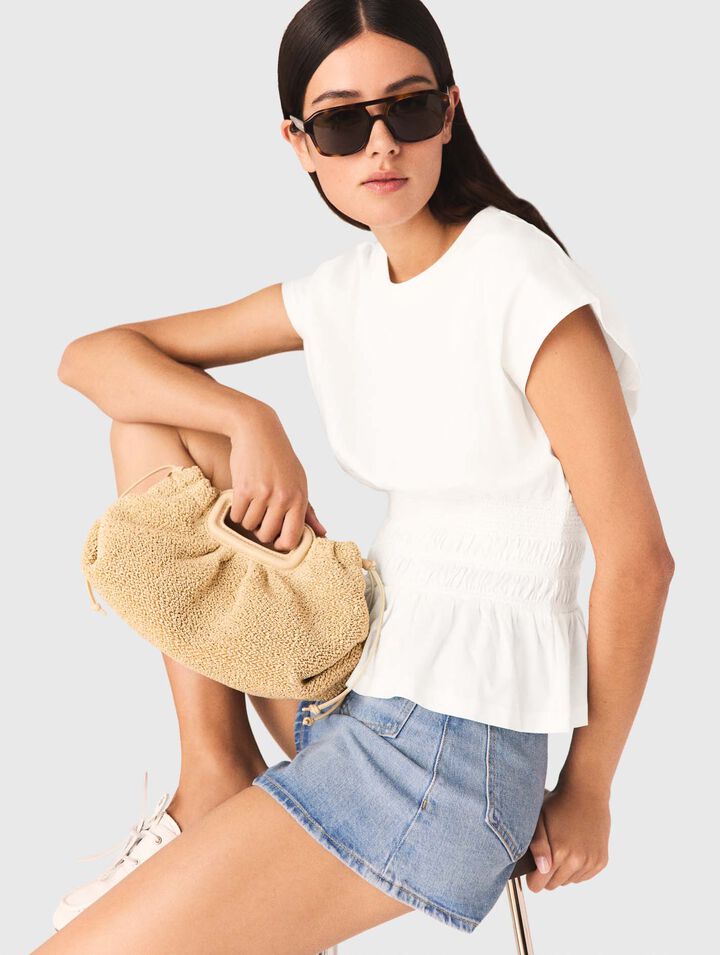 T-shirt aderente a pieghe