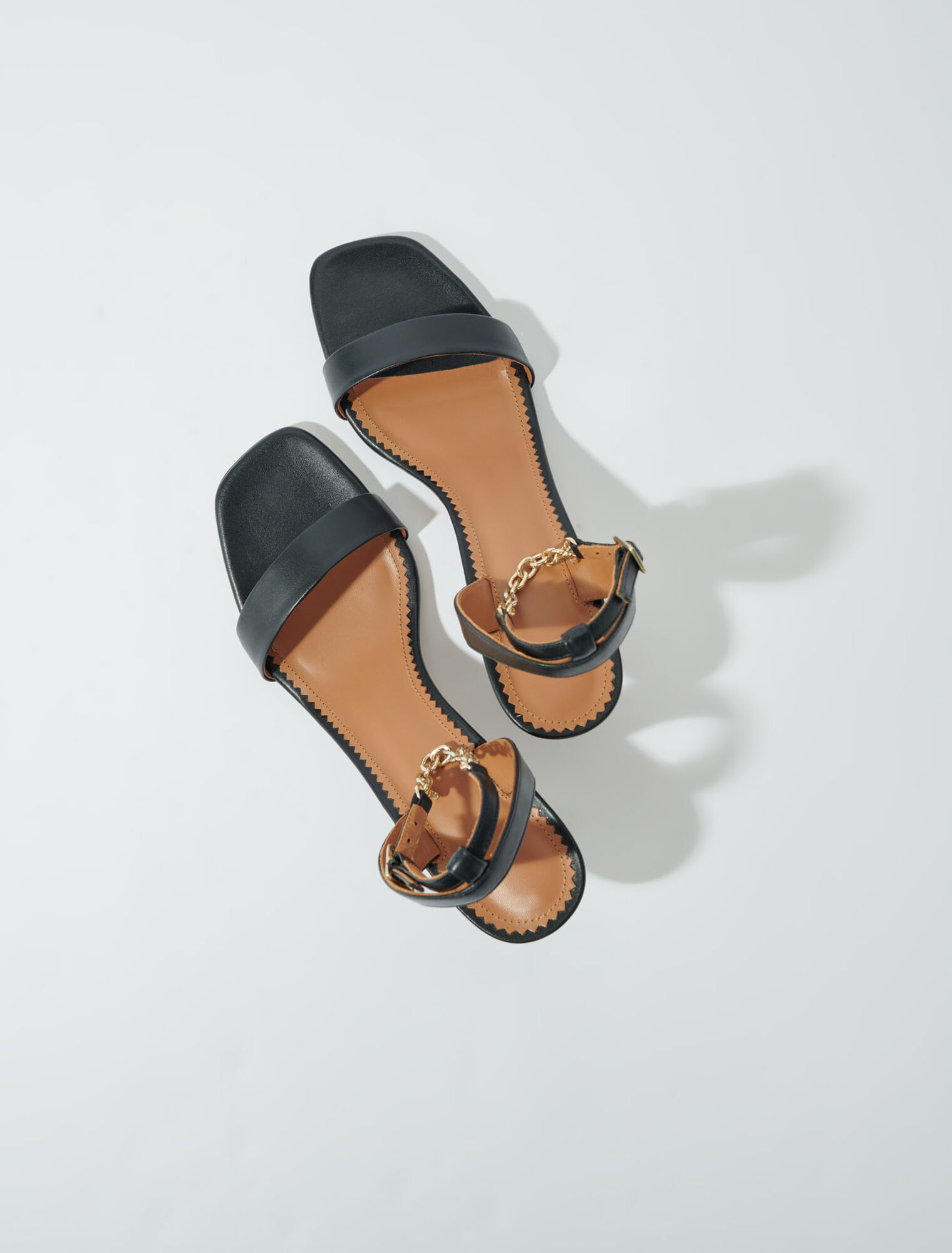 Sandali in pelle con tacchi