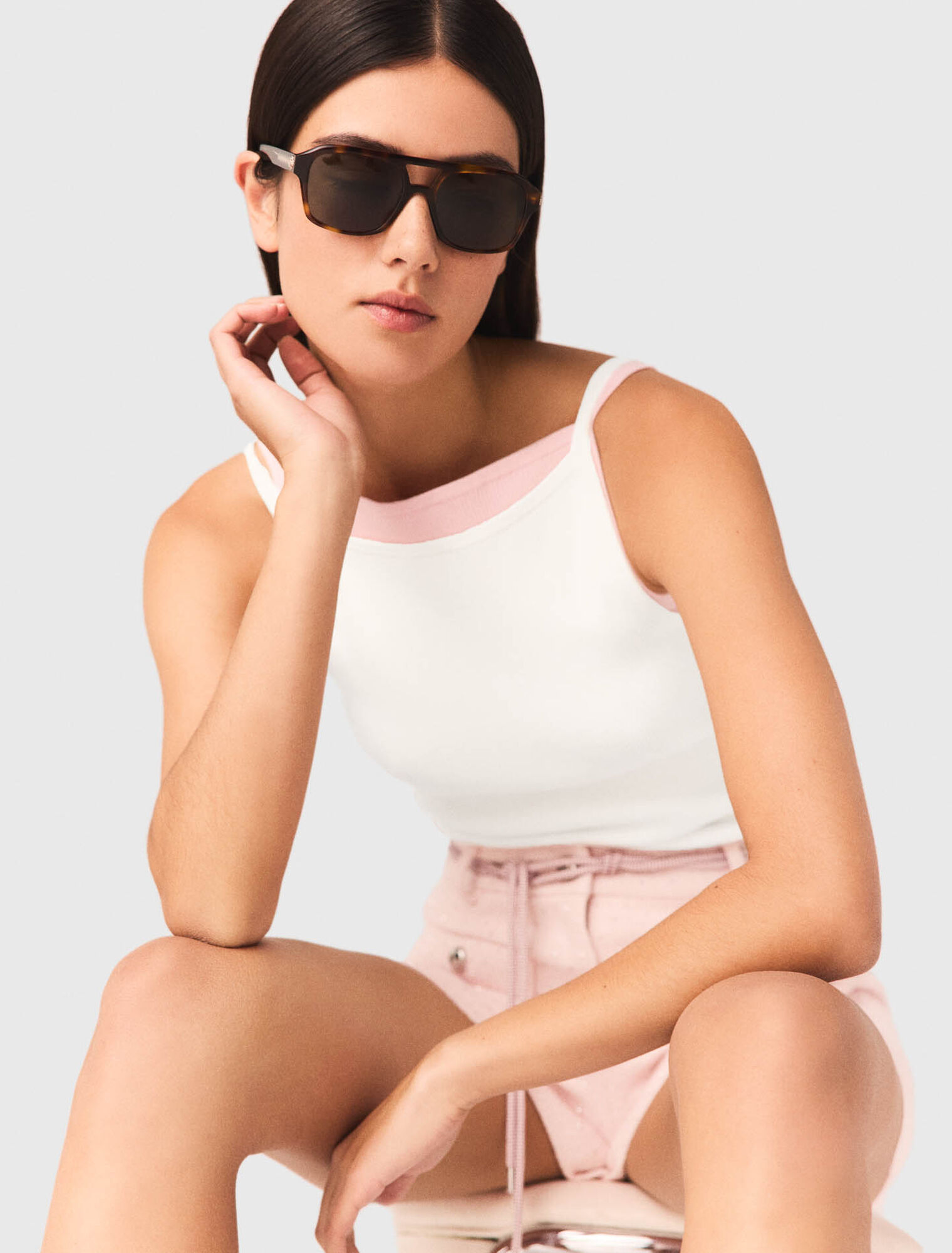 Top con scollo alto e dritto