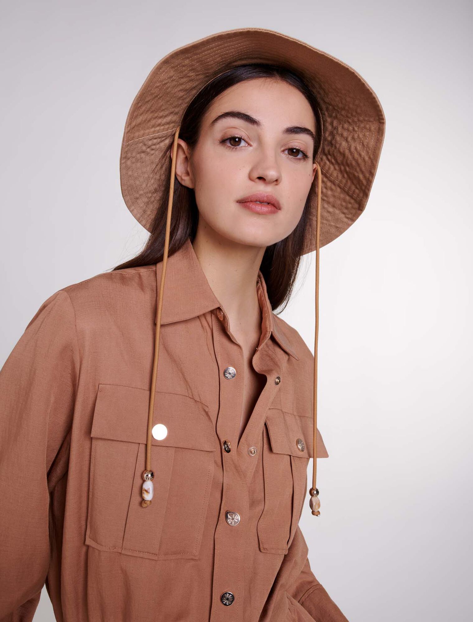 Bucket hat con laccetto e perline