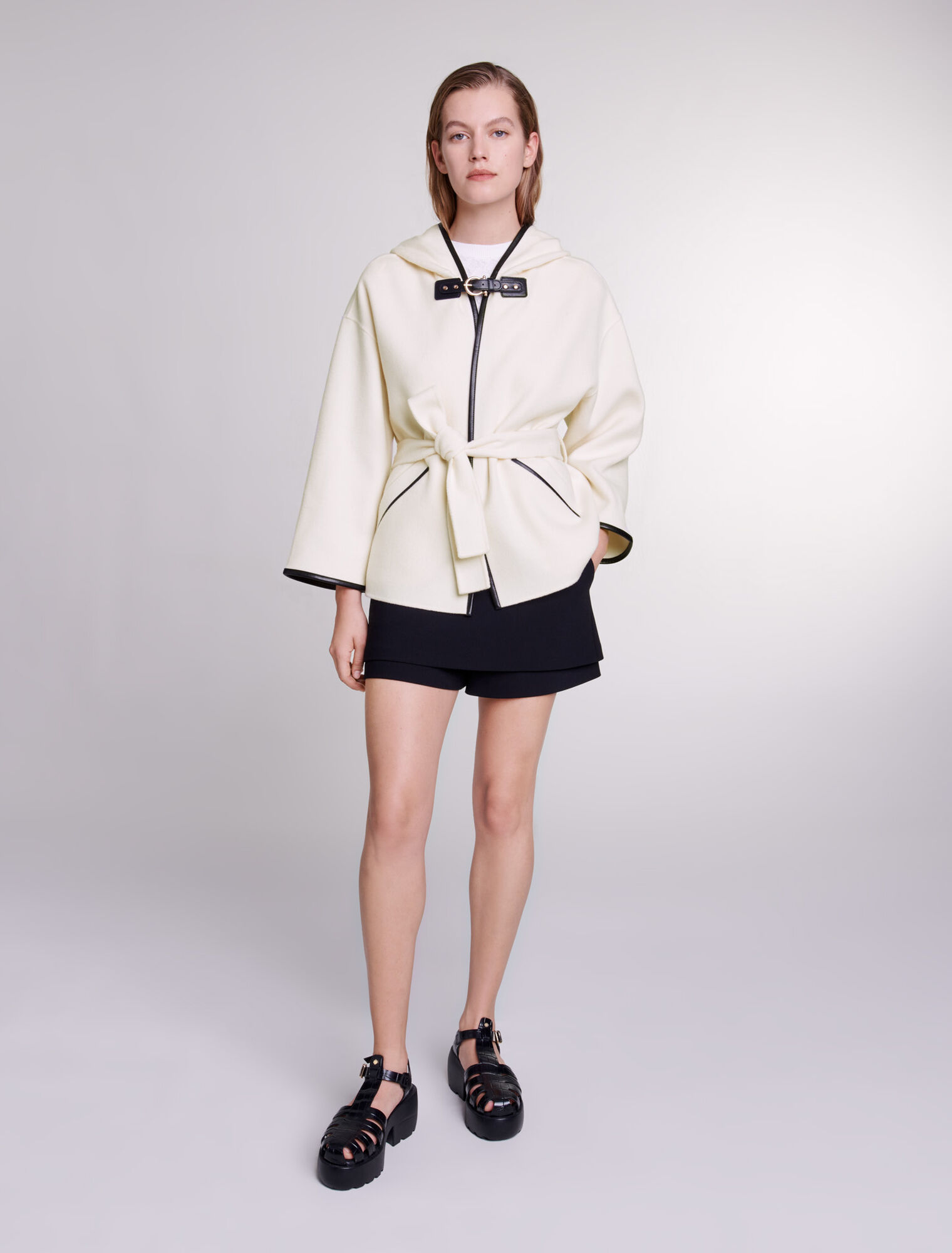 Cappotto in lana in stile mantella