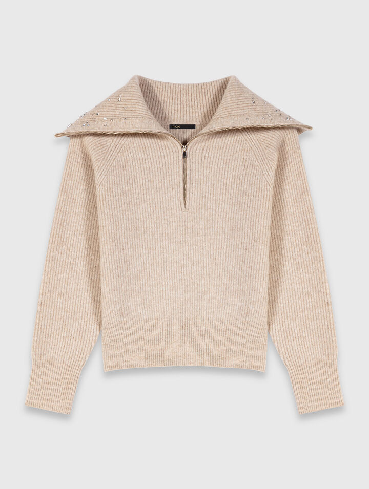 Pullover strassato con collo a mezza zip