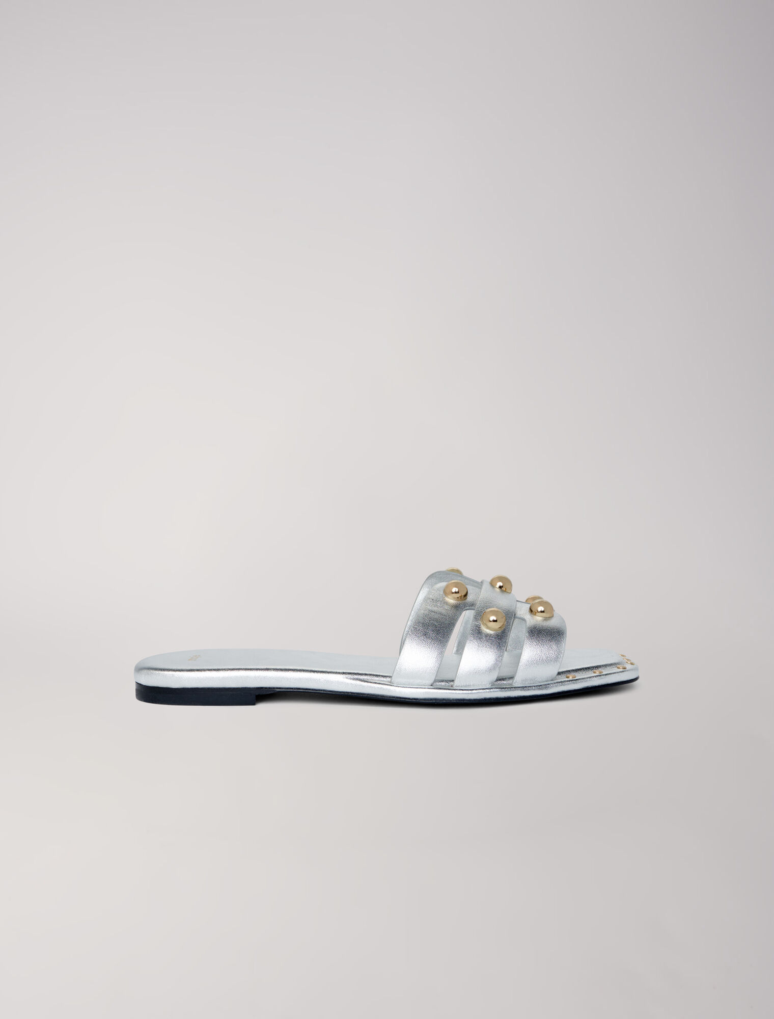 Mules in pelle borchiate