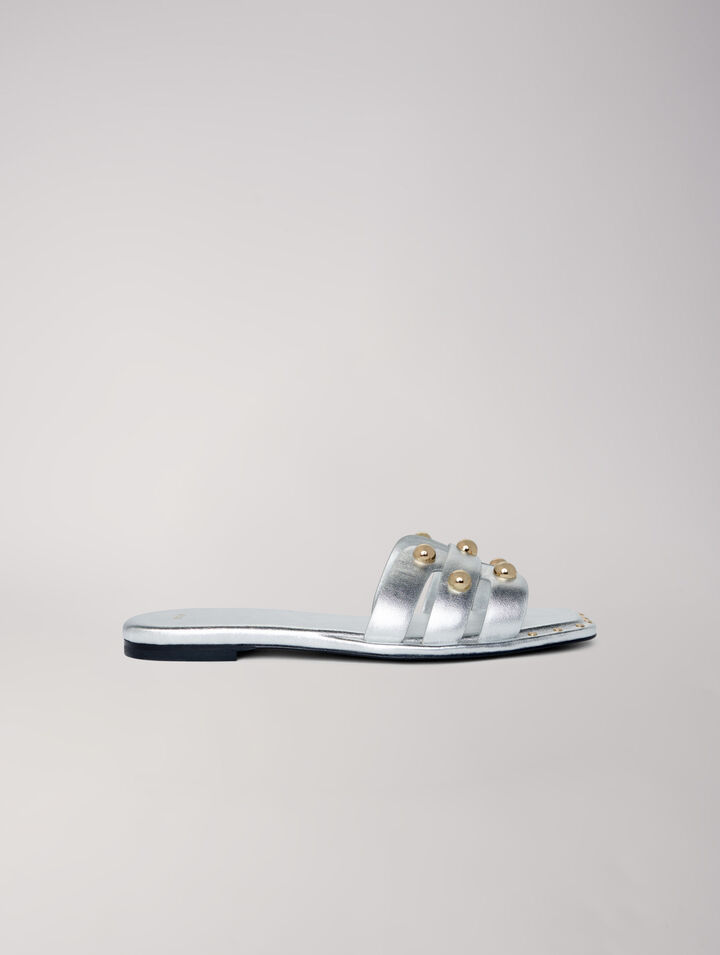 Mules in pelle borchiate