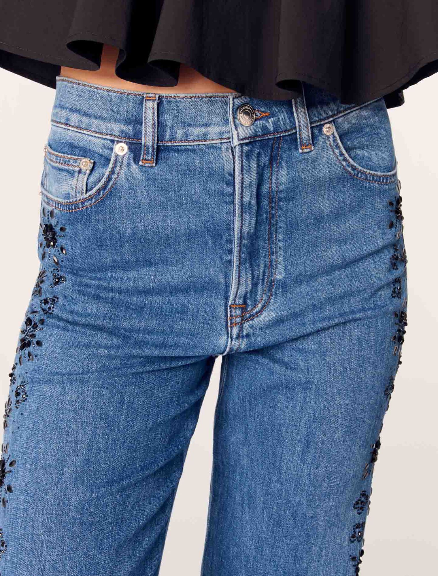 Jean ricamati con strass