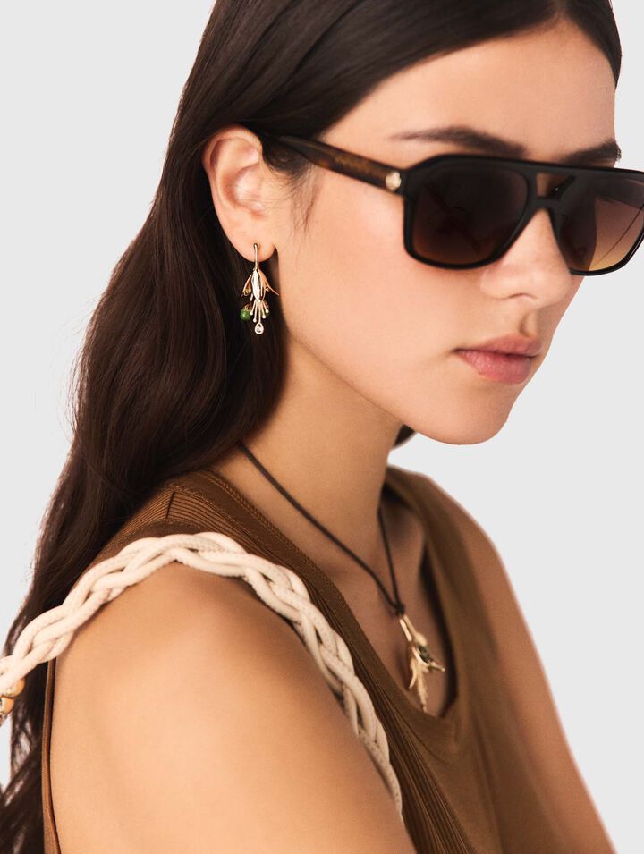 Orecchino con dettaglio a tulipano