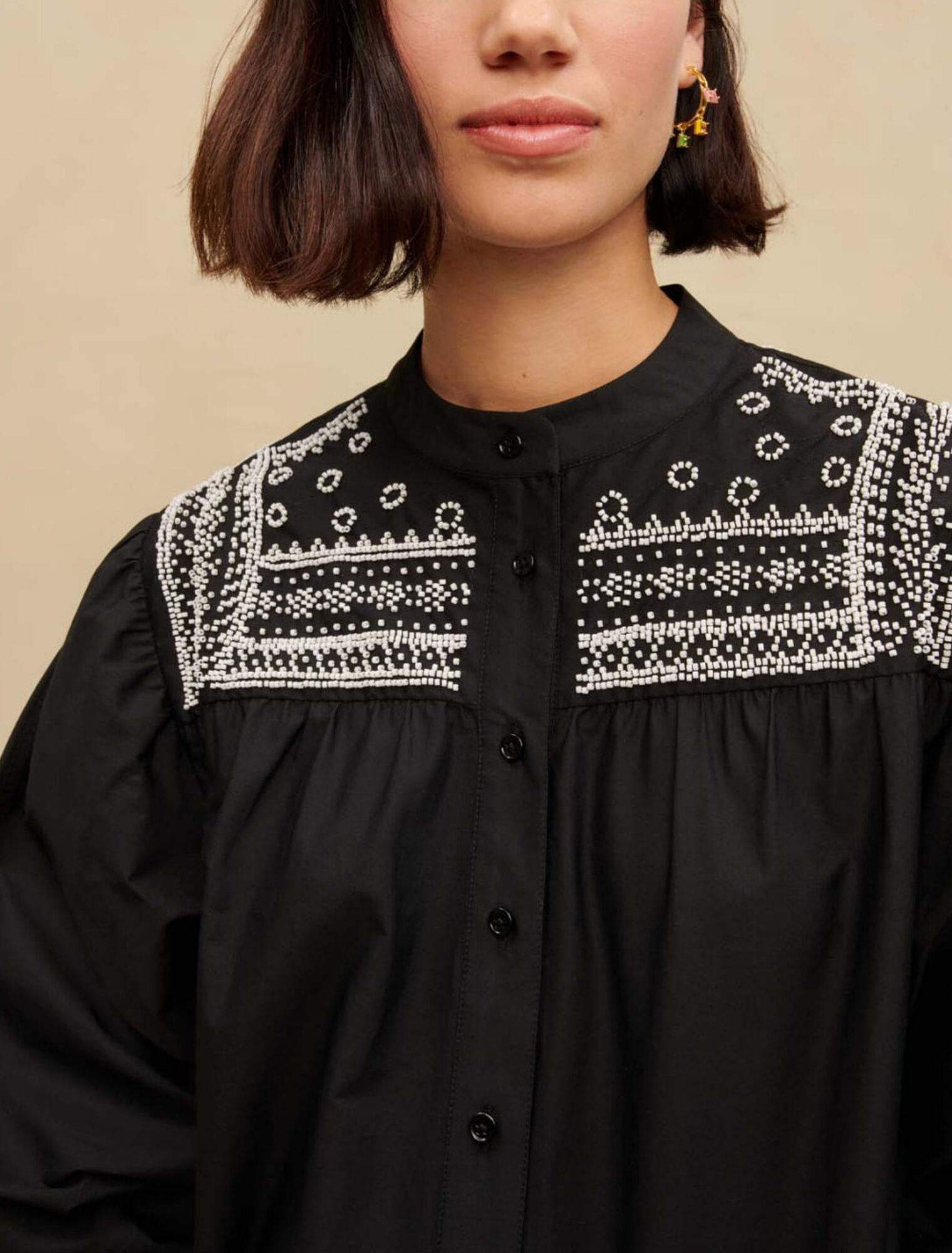 Camicia con dettagli ricamati