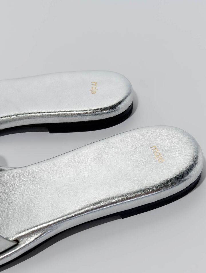 Mules in pelle borchiate