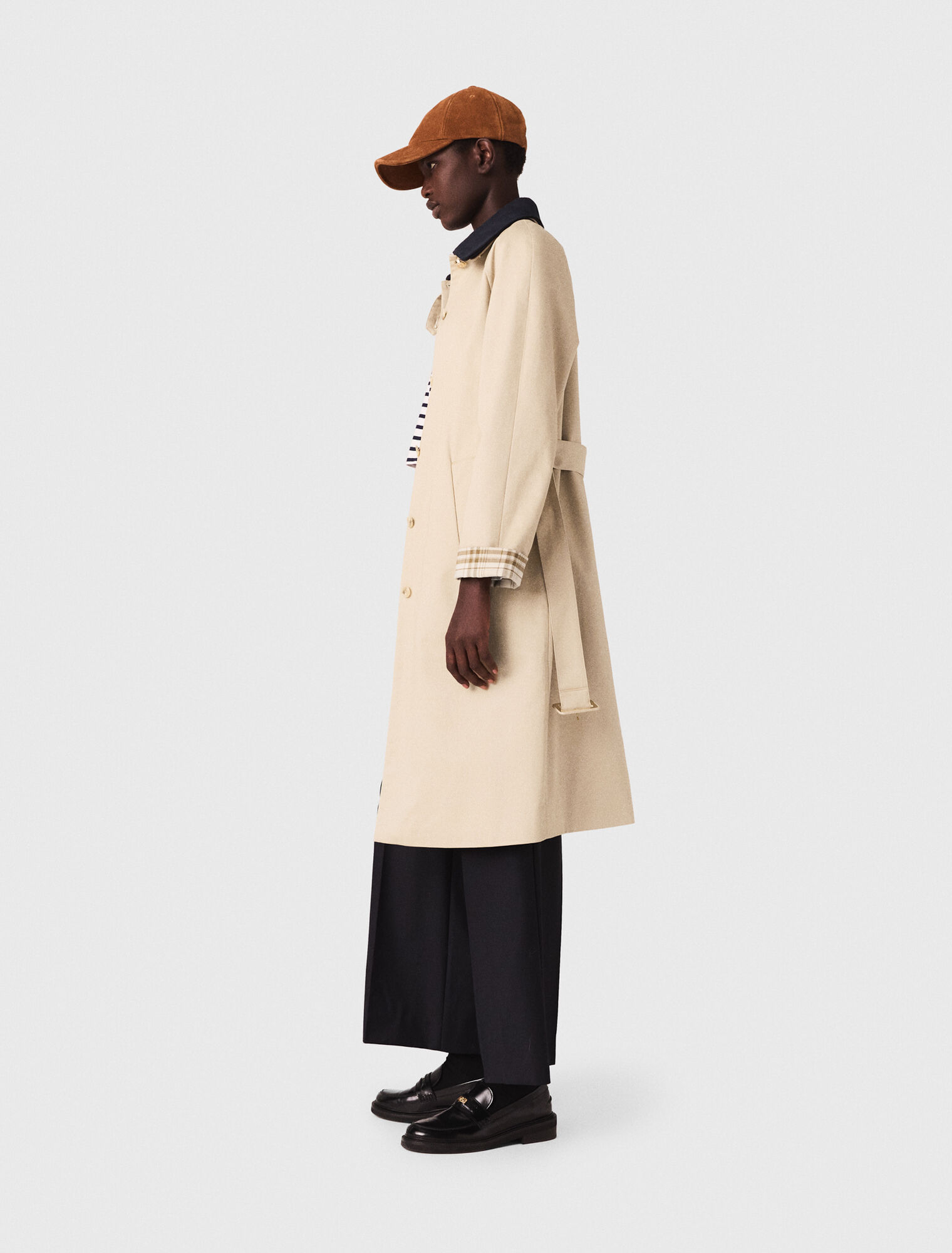 Trench maniche e collo a contrasto