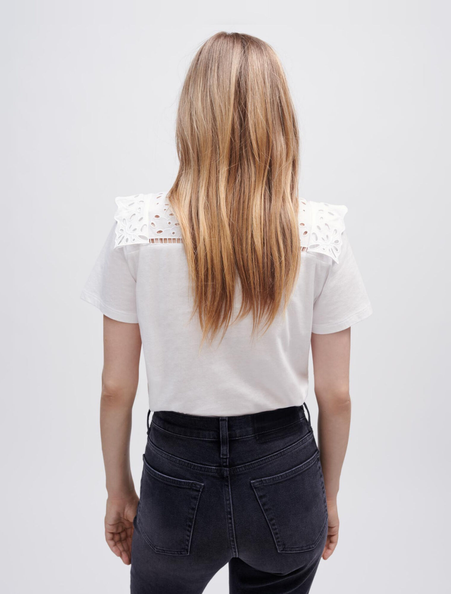 T-shirt con ricamo e volant
