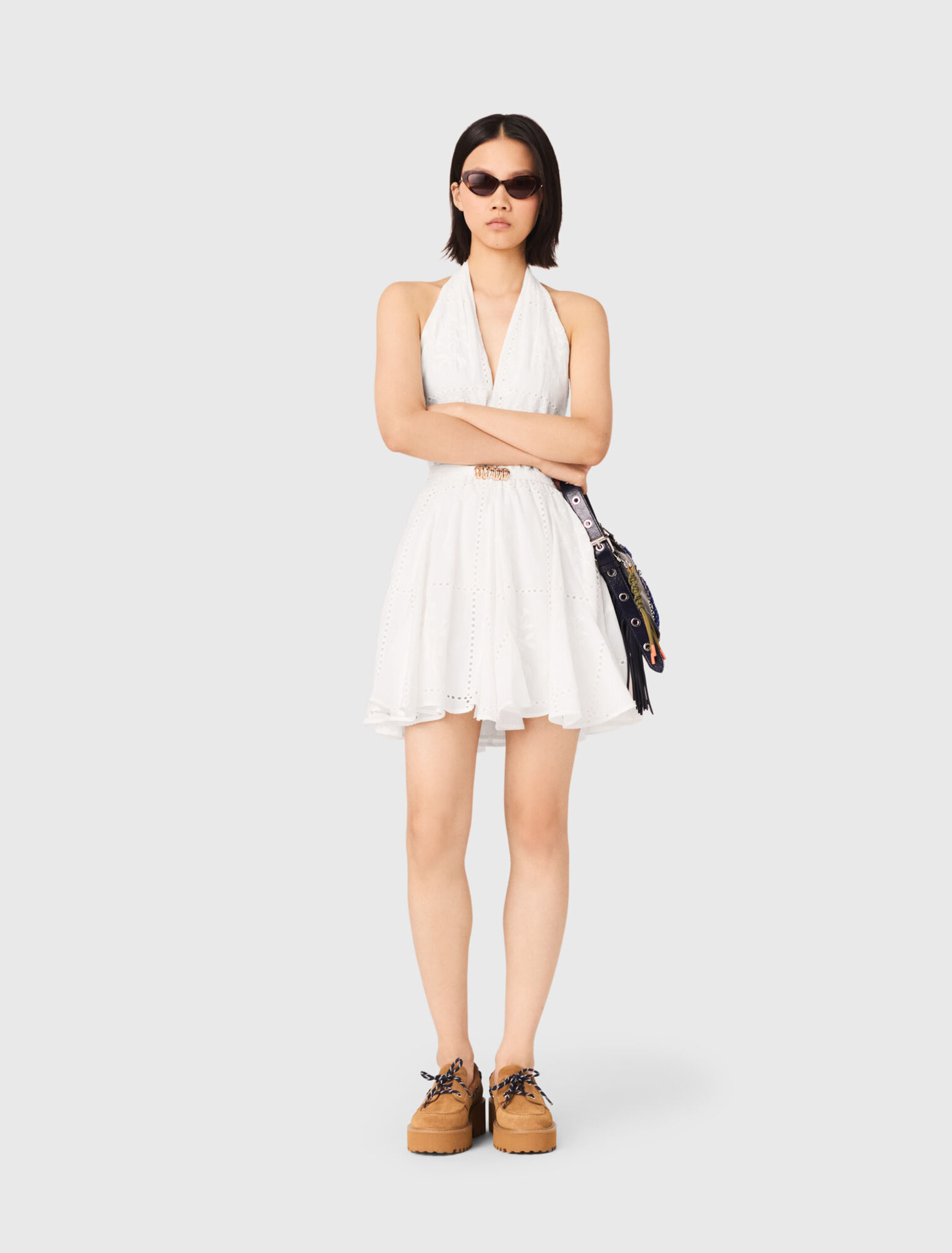 Abito corto ricamato schiena nuda