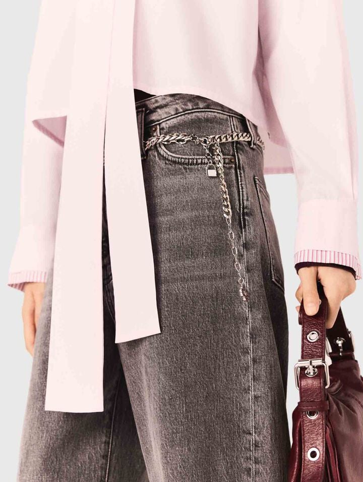 Jeans larghi e cintura a maglie