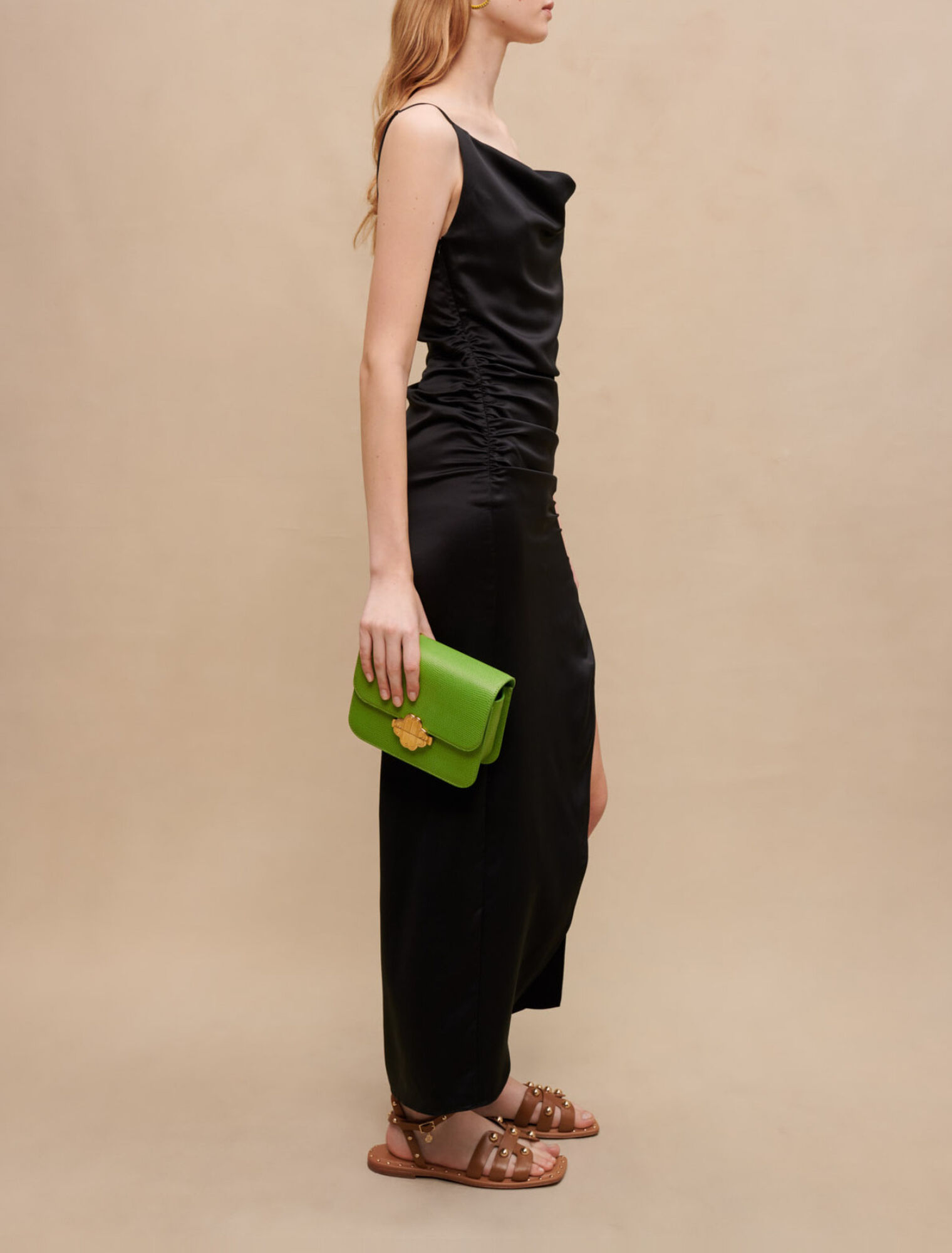 Maxi abito con spacco drappeggiato