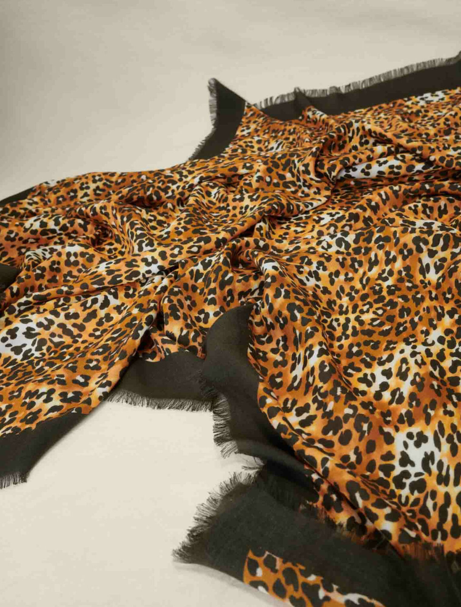 Sciarpa con stampa leopardo