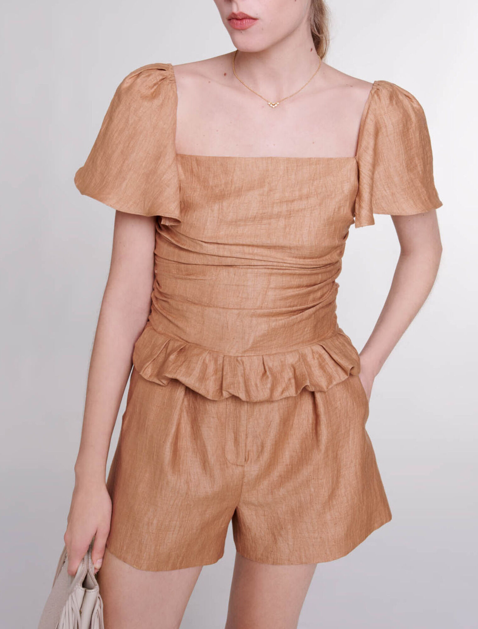 Top in lino con volant