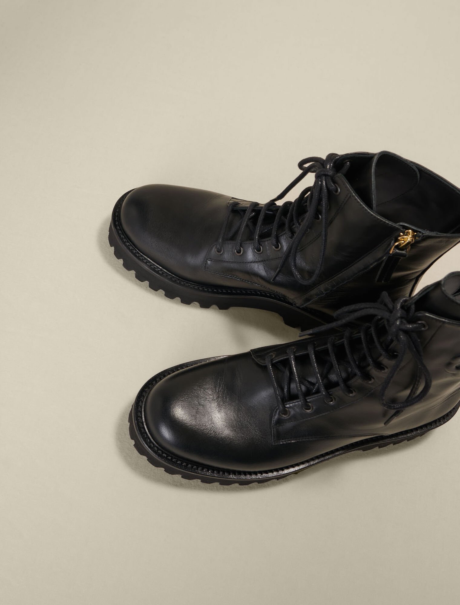 Stivaletti stringati in pelle nera