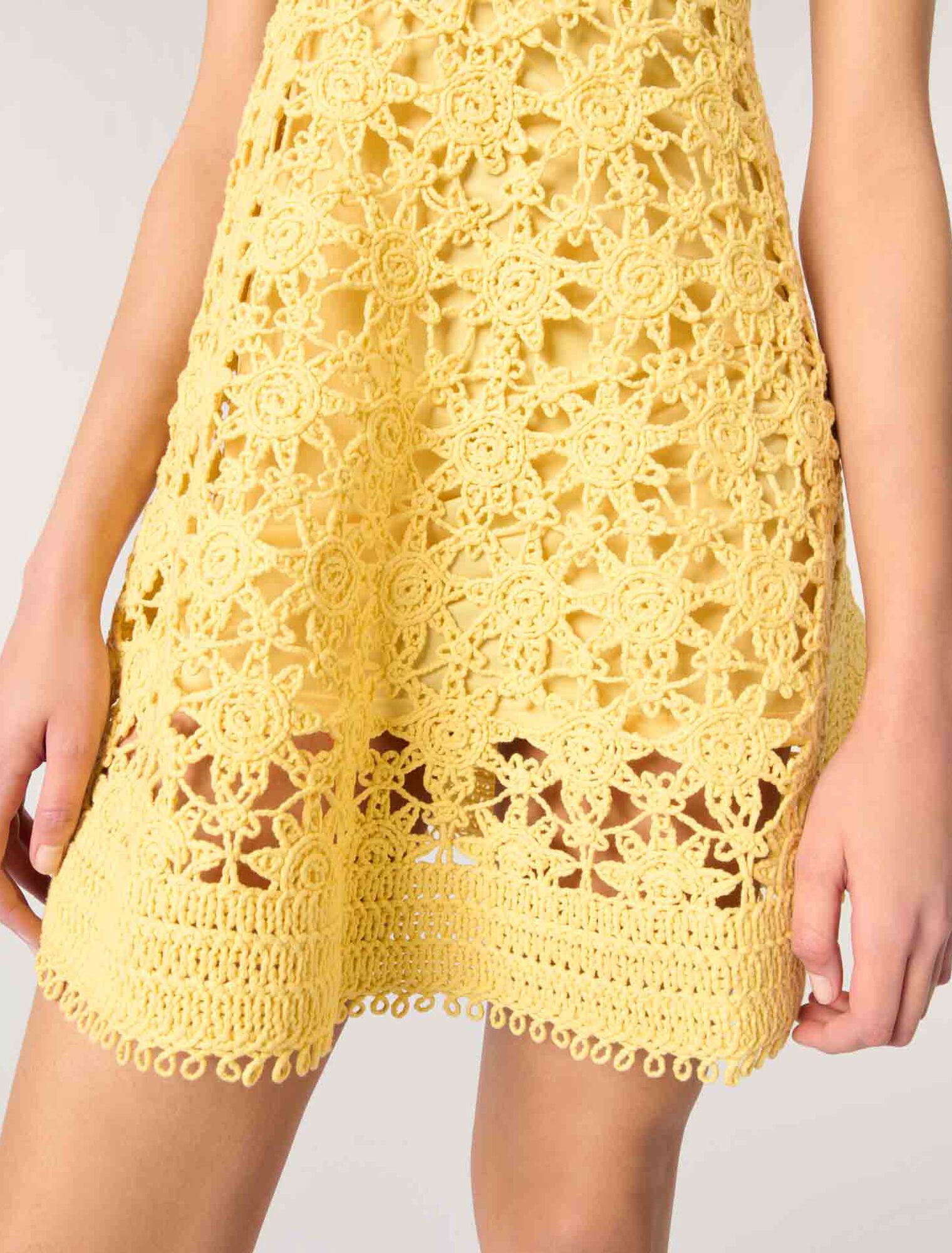 Abito corto con spalline in crochet