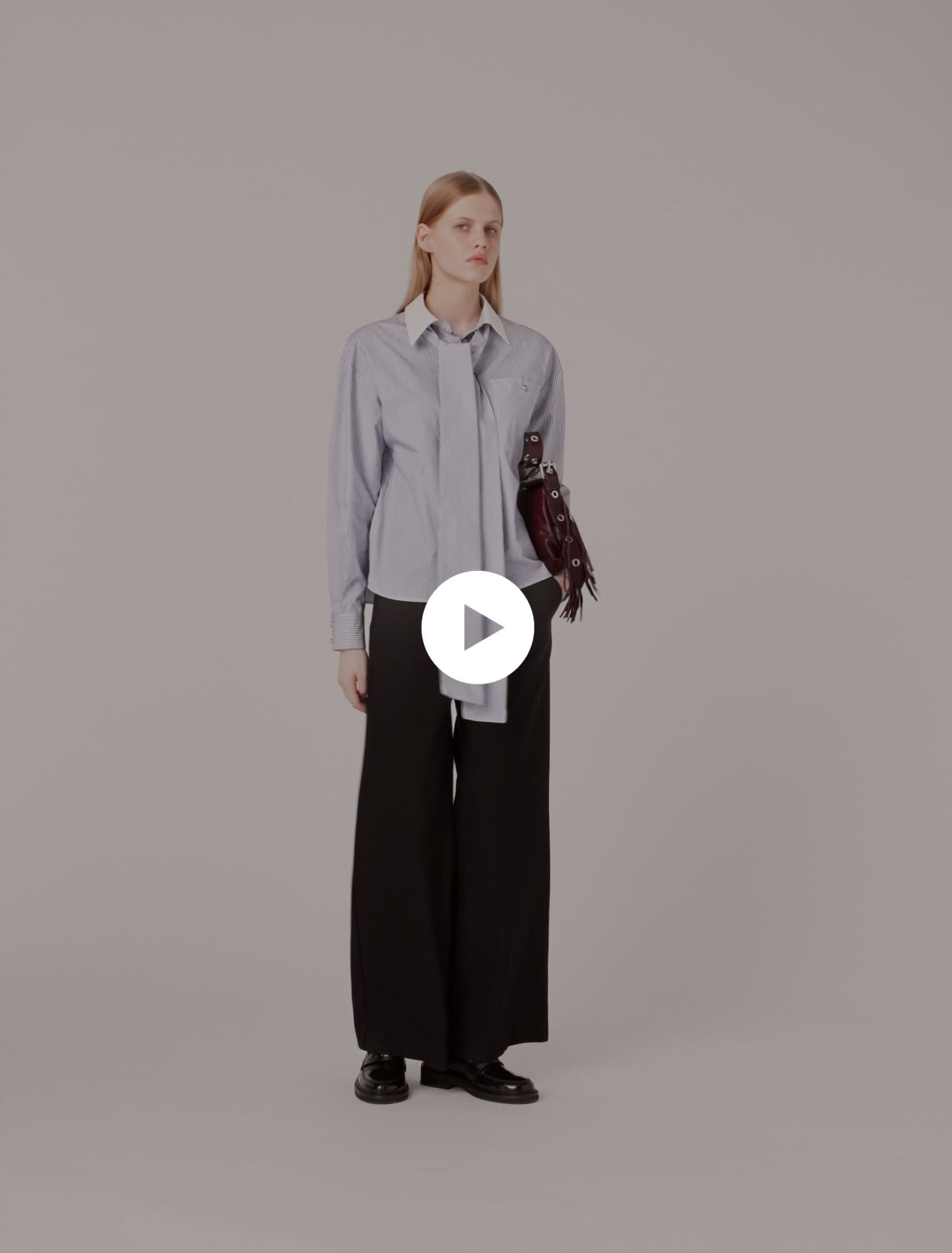 Pantaloni flare