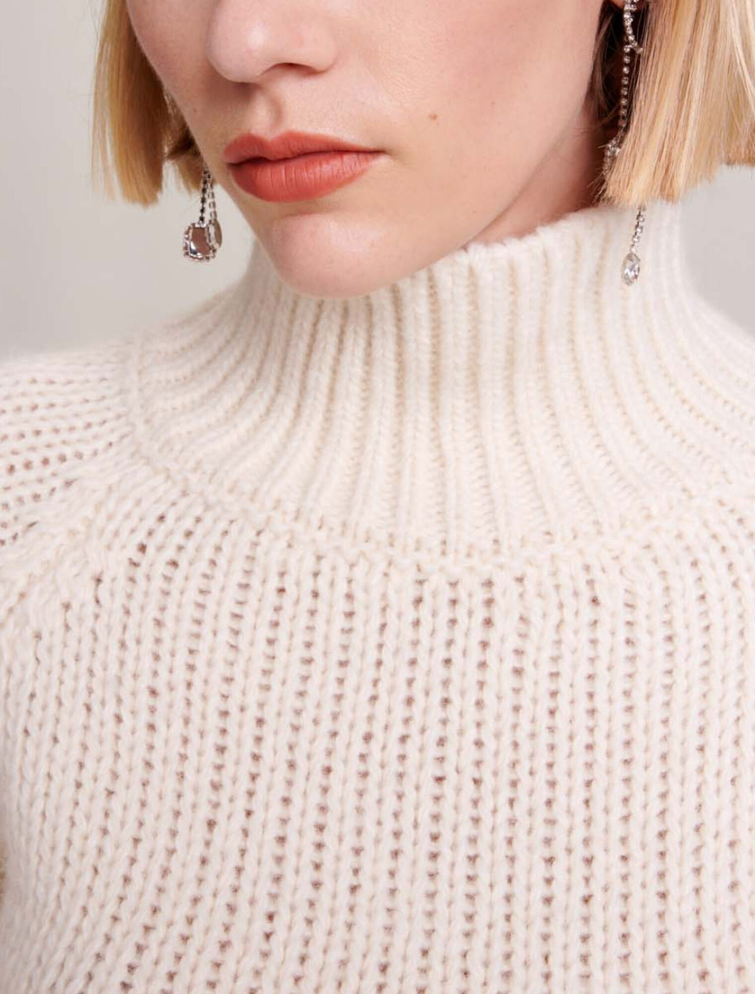 Pull corto allacciato sulla schiena