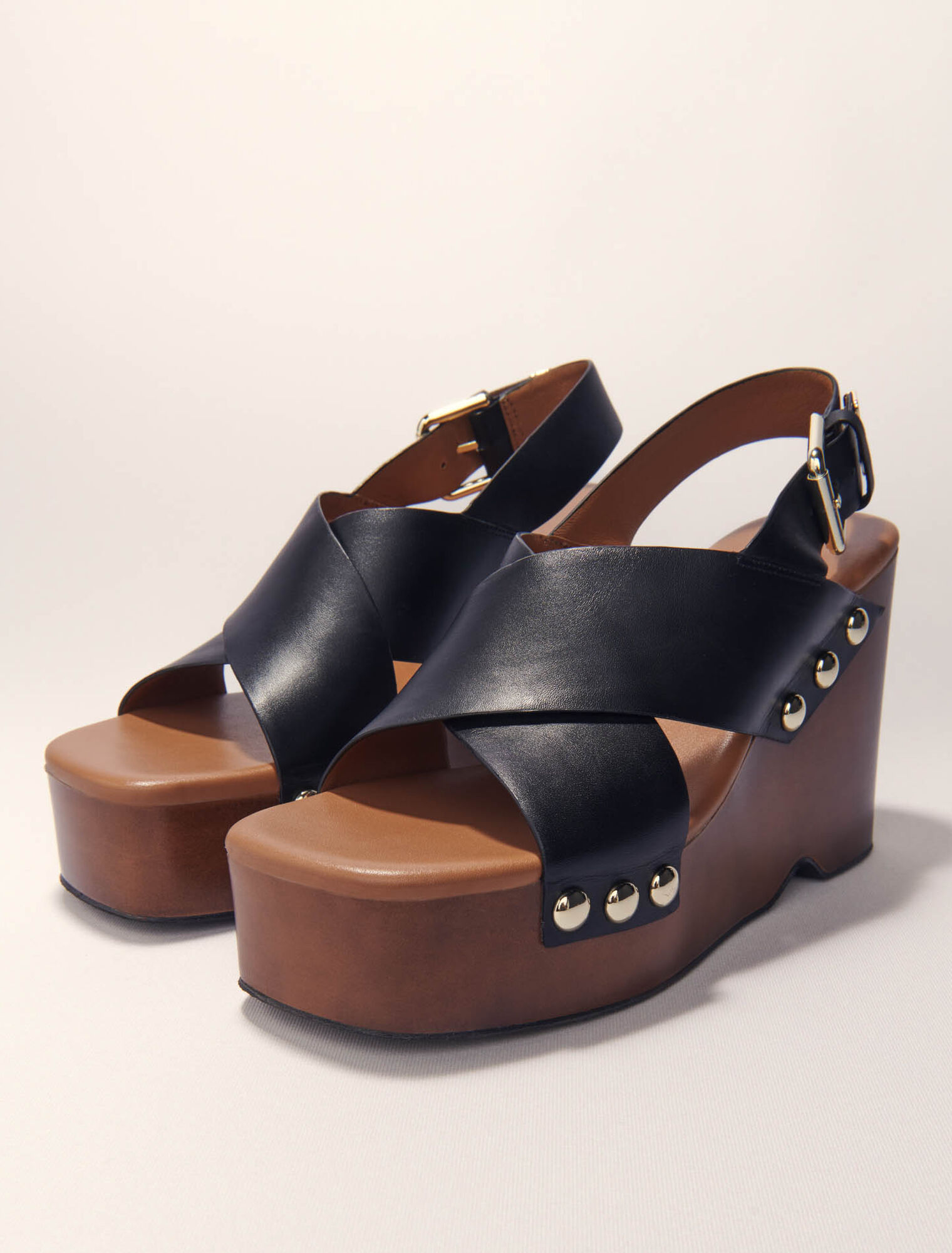 Sandali con zeppa in pelle