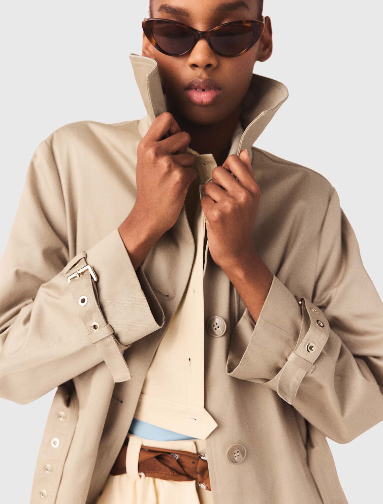 Trench con cappuccio rimovibile