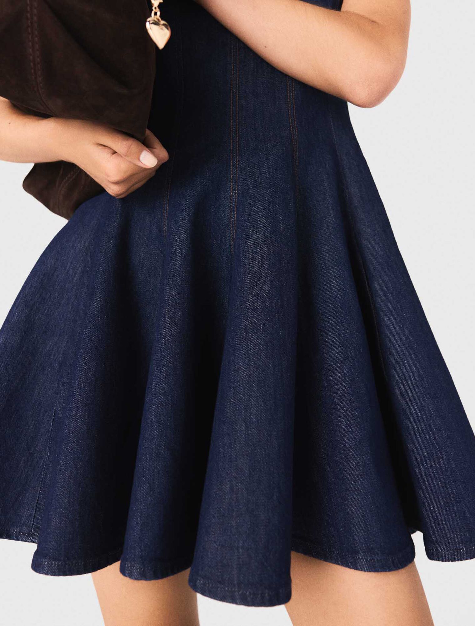 Abito corto in denim con volant