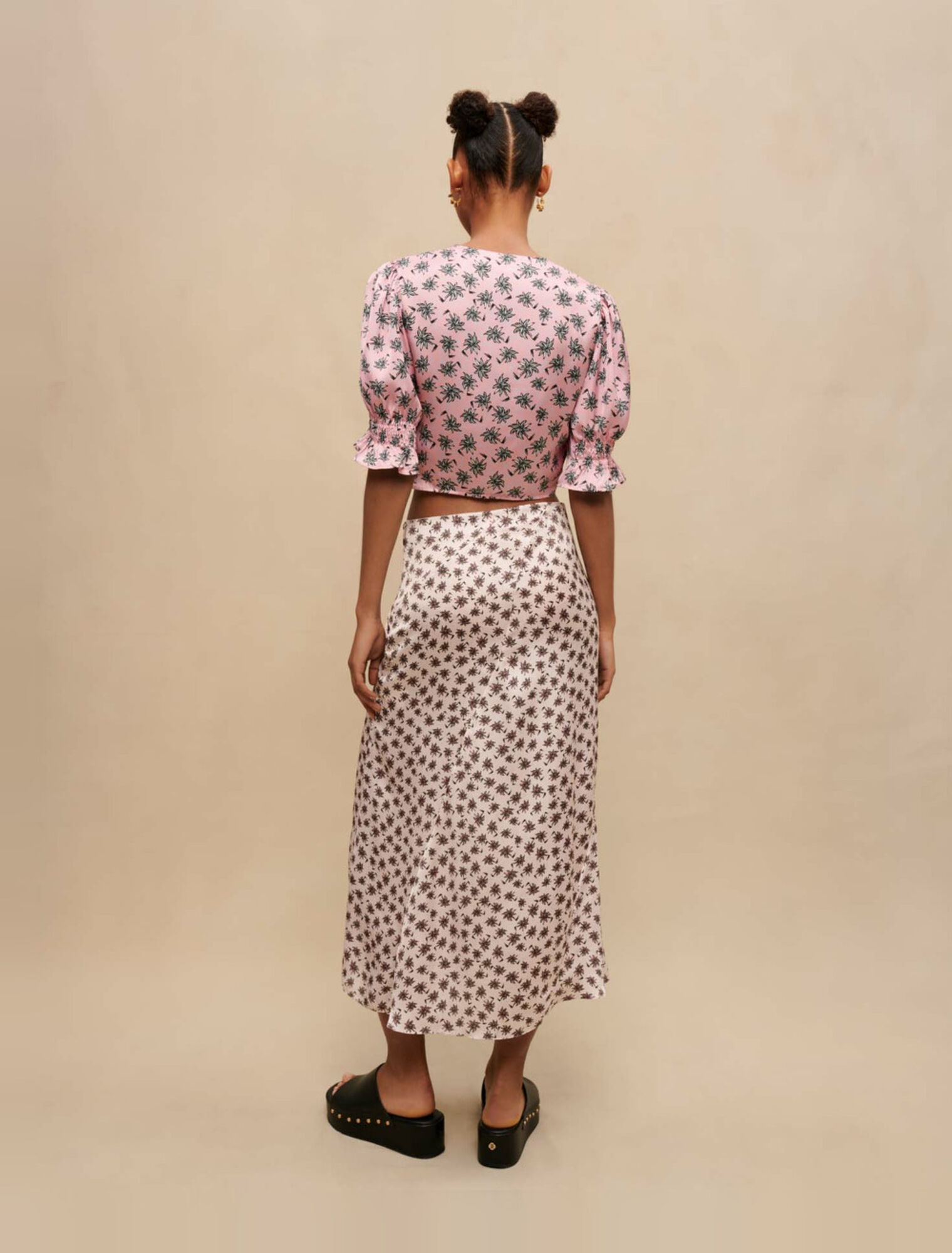Crop top con stampa di palme