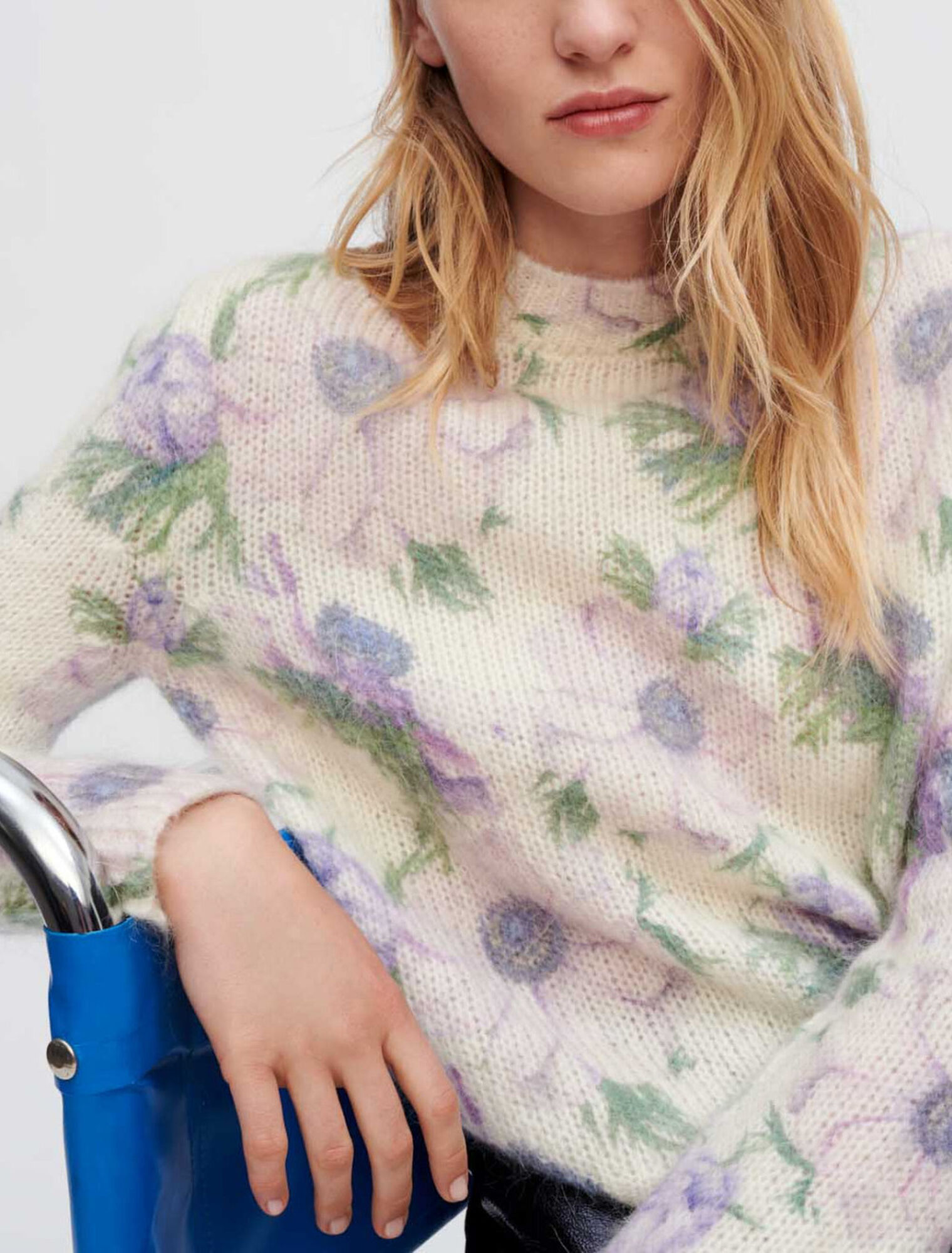 Maglia in jacquard vaporoso a fiori