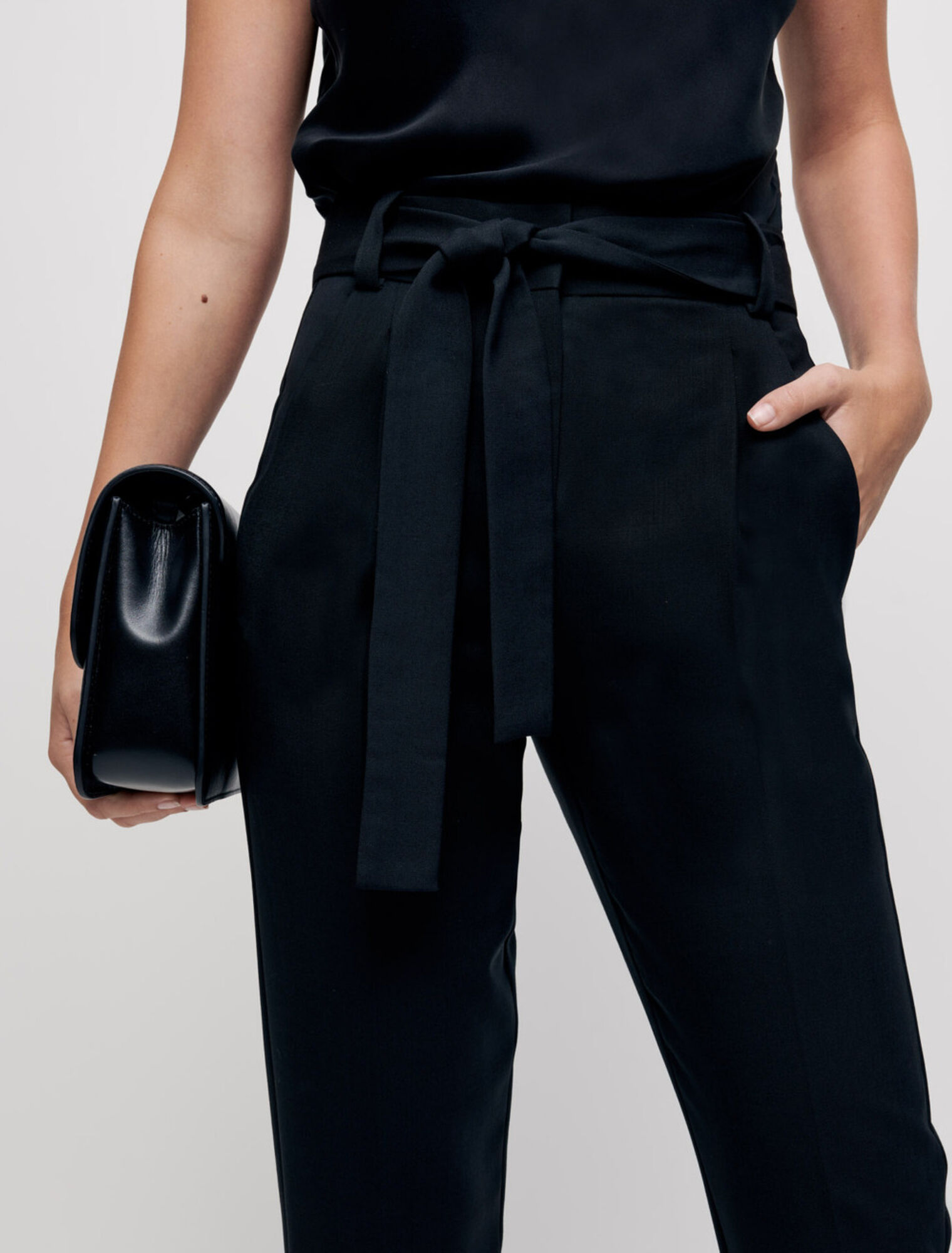 Pantaloni a vita alta con cintura