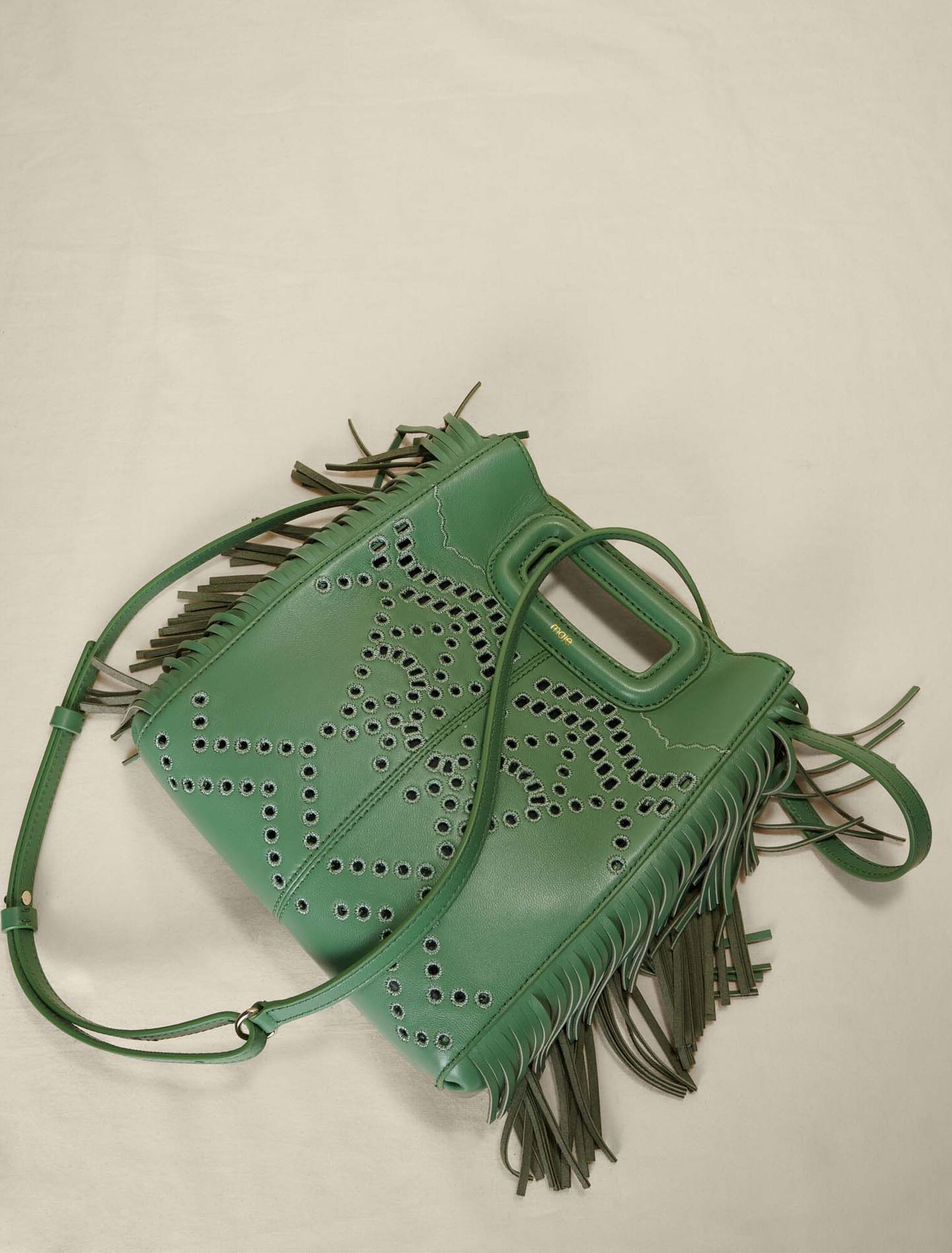 Borsa M con frange in pelle traforata