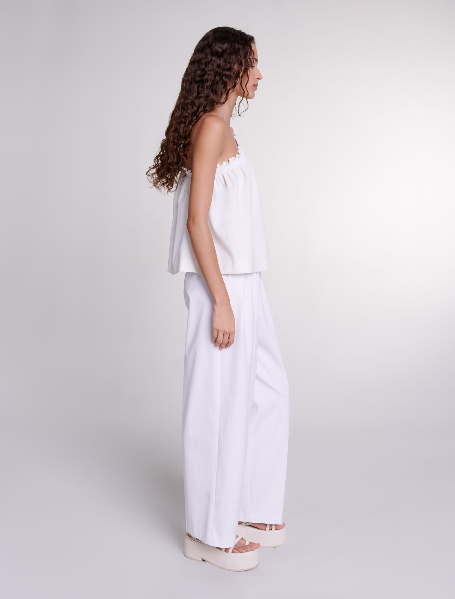 Pantaloni larghi