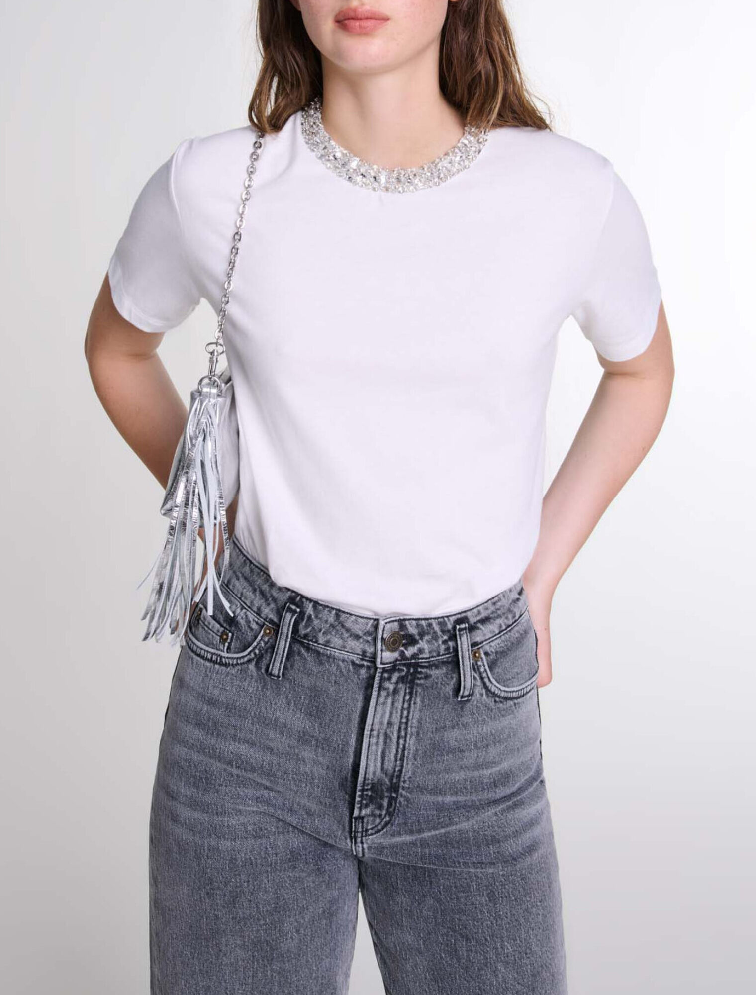 T-shirt con scollo gioiello