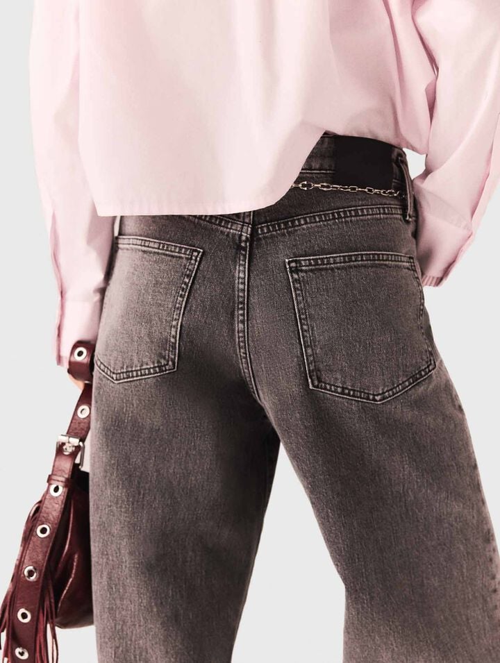 Jeans larghi e cintura a maglie