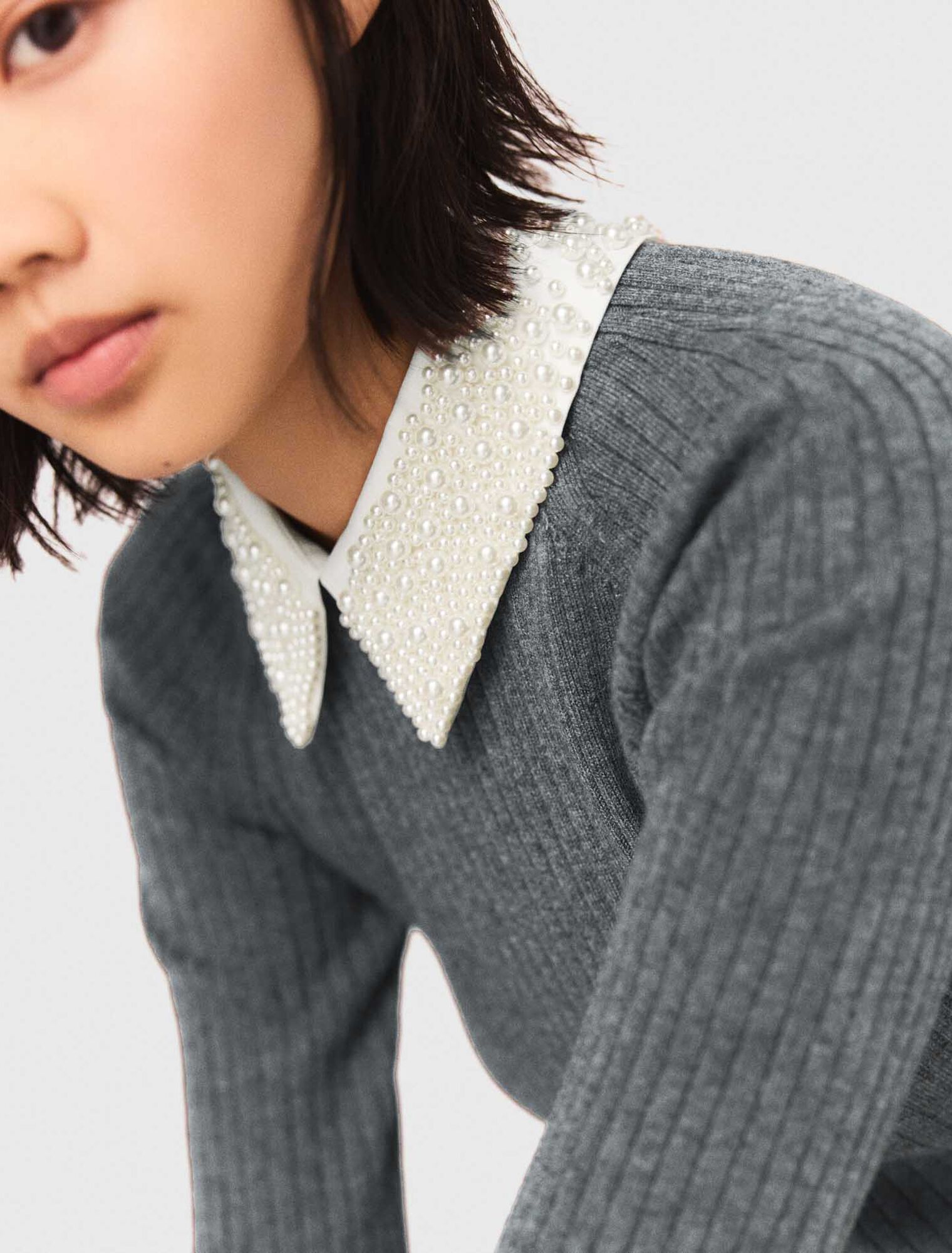 Abito corto maglia collo perlato