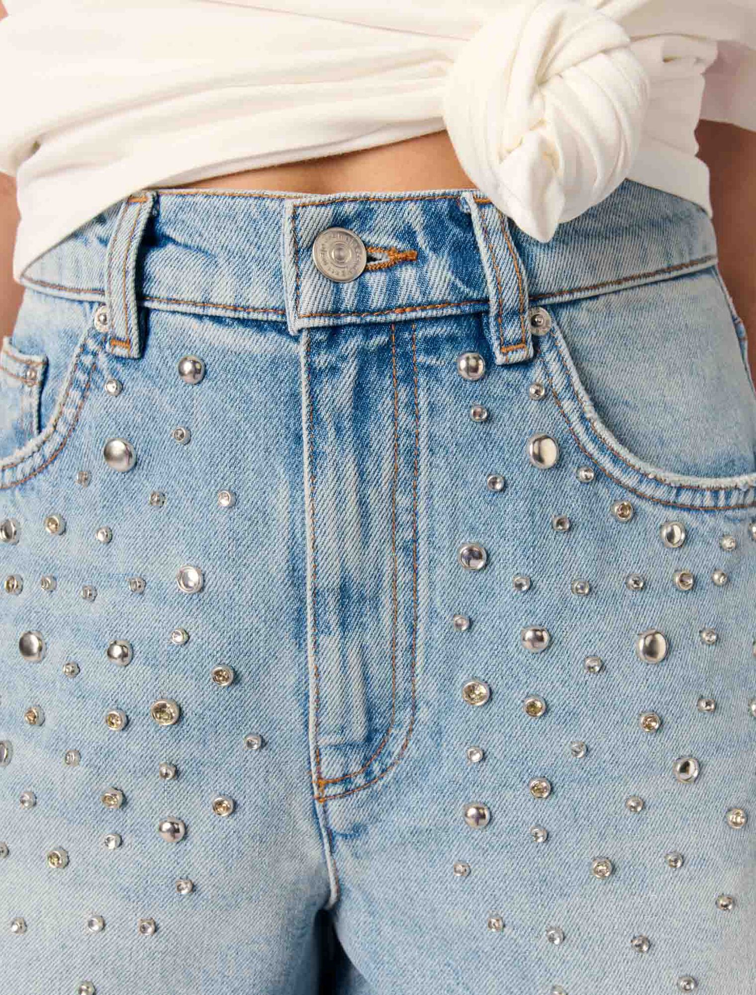 Shorts in denim con borchie