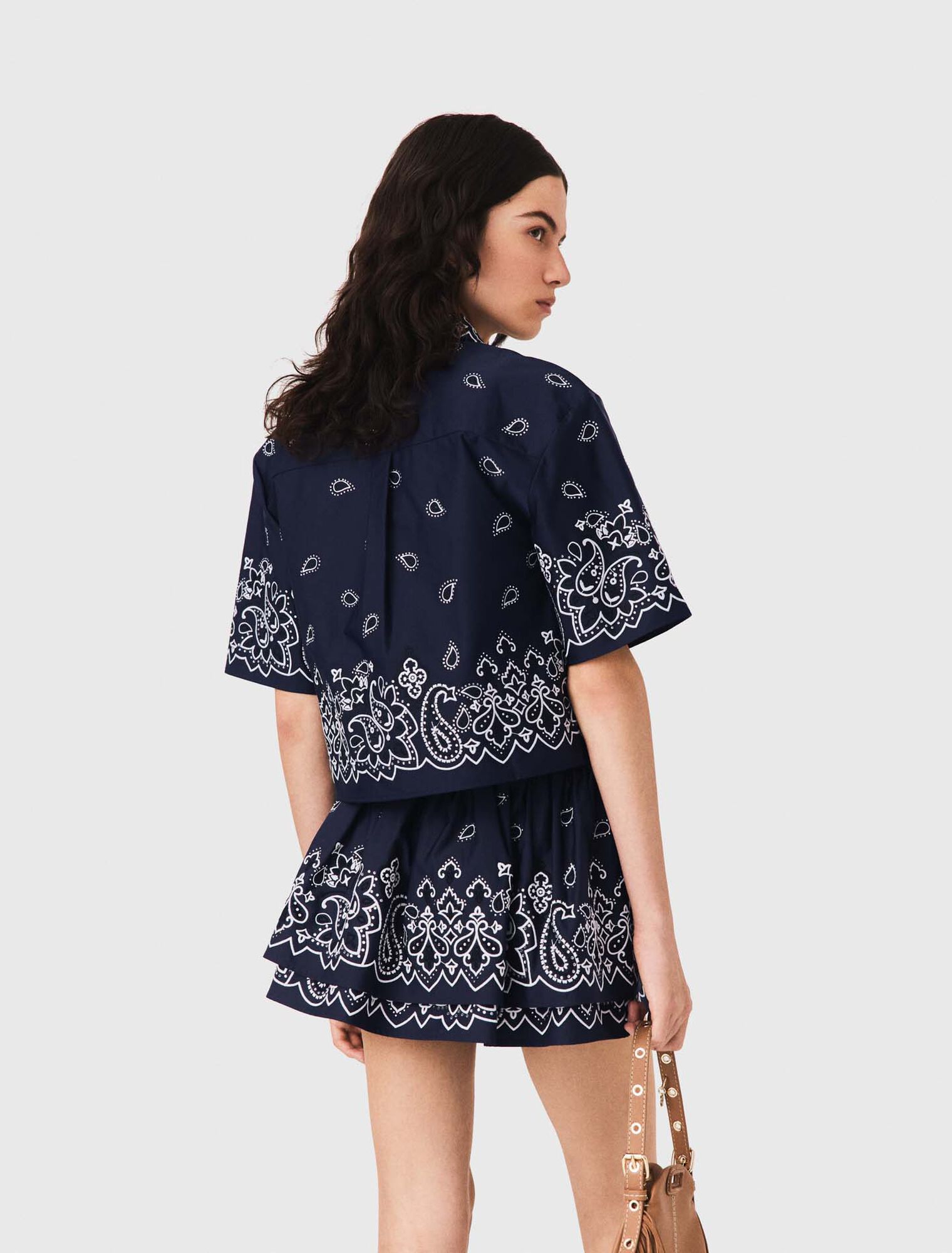 Camicia corta ricamata in taffet&agrave;