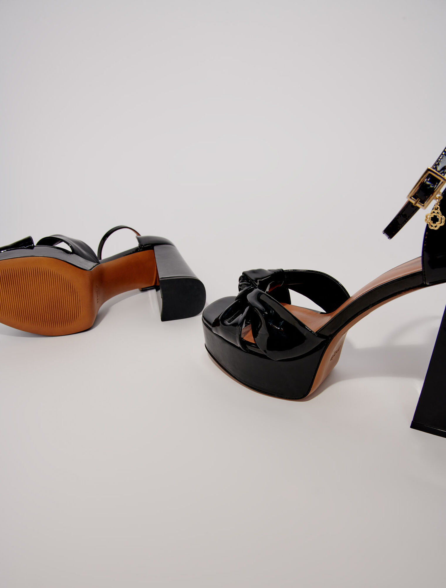 Sandali in pelle con zeppa